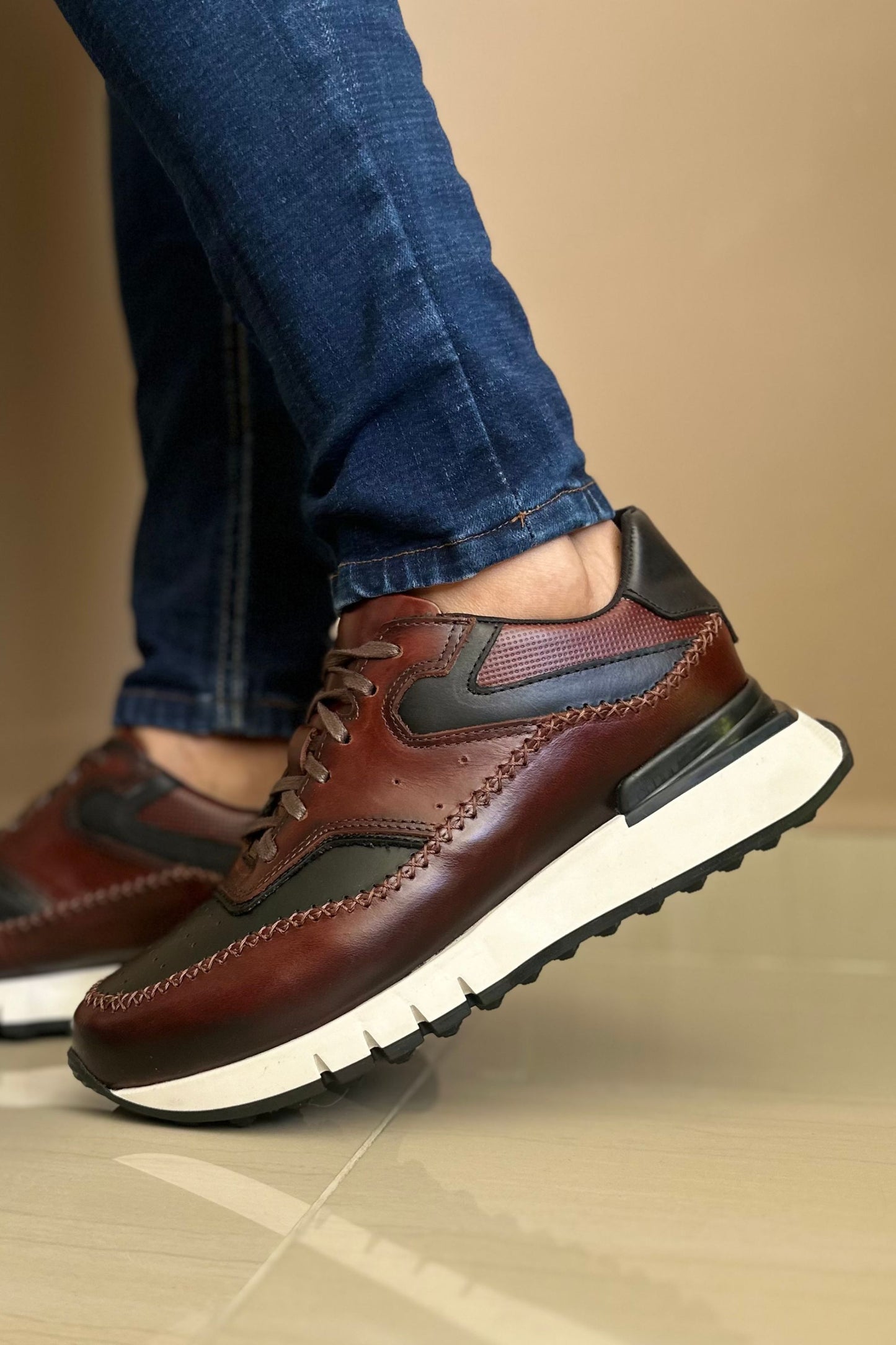 TENIS PARA HOMBRE EN CUERO COÑAC X NEGRO / REF VENETO FORTUNA