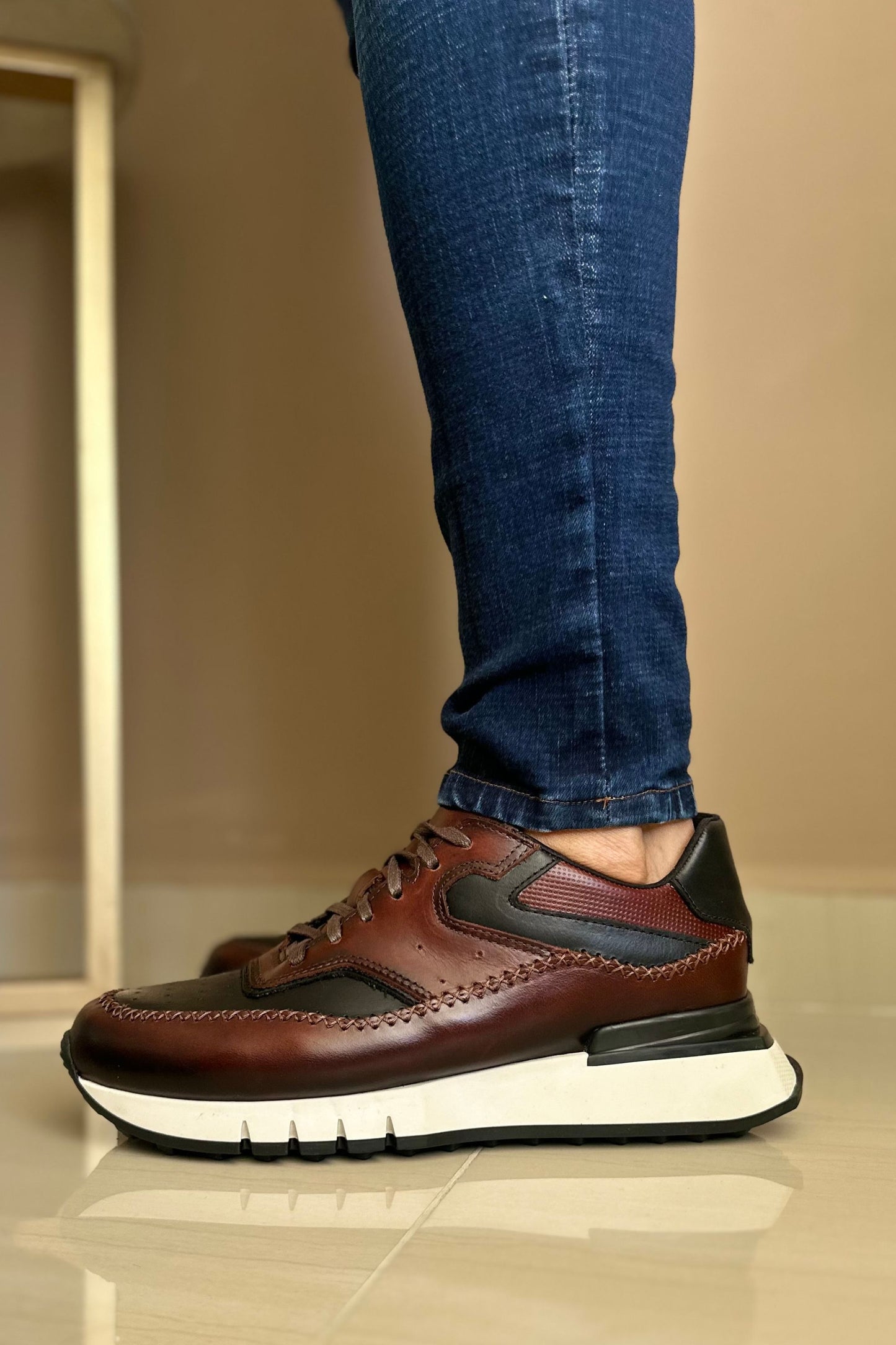 TENIS PARA HOMBRE EN CUERO COÑAC X NEGRO / REF VENETO FORTUNA