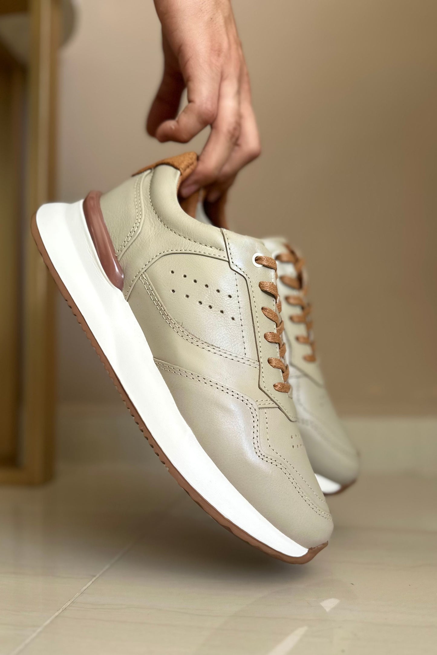 TENIS PARA HOMBRE EN CUERO BEIS X MIEL NEON REF: D 12 IBIZA