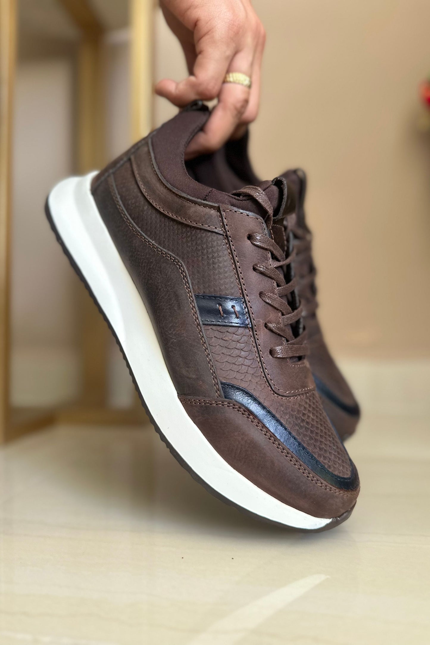 TENIS PARA HOMBRE EN CUERO COLOR MARRON ENCERADO REF: 3217  BERGAMO
