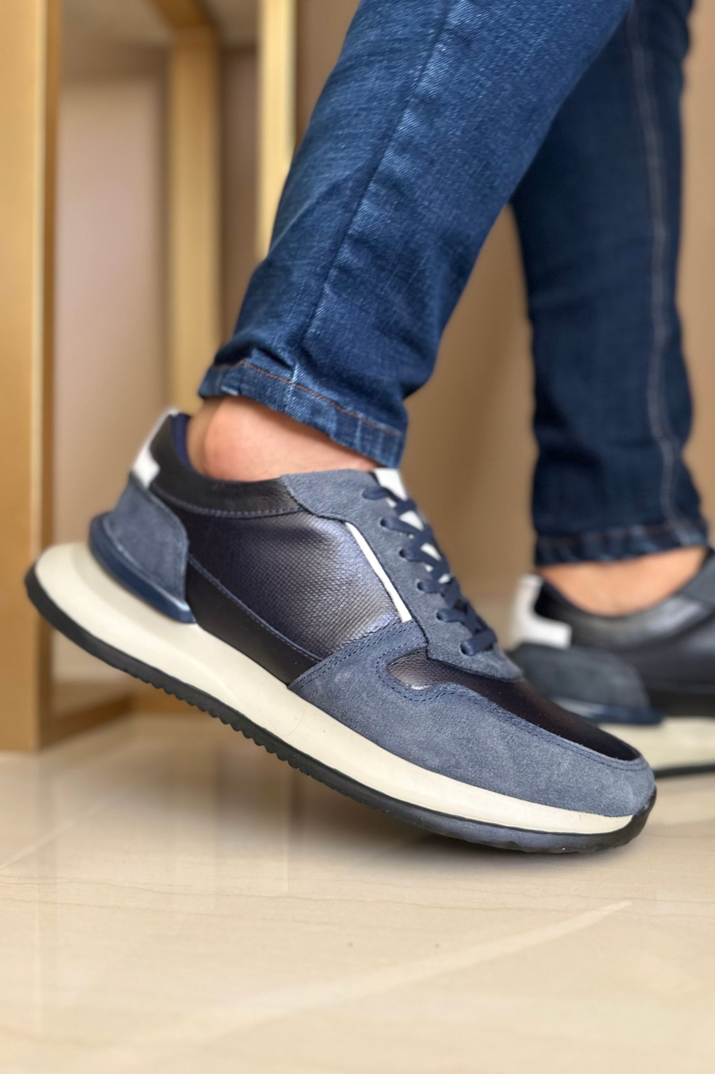 TENIS PARA HOMBRE EN CUERO AZULX GRIS CARNASA / REF BOLONIA 6485