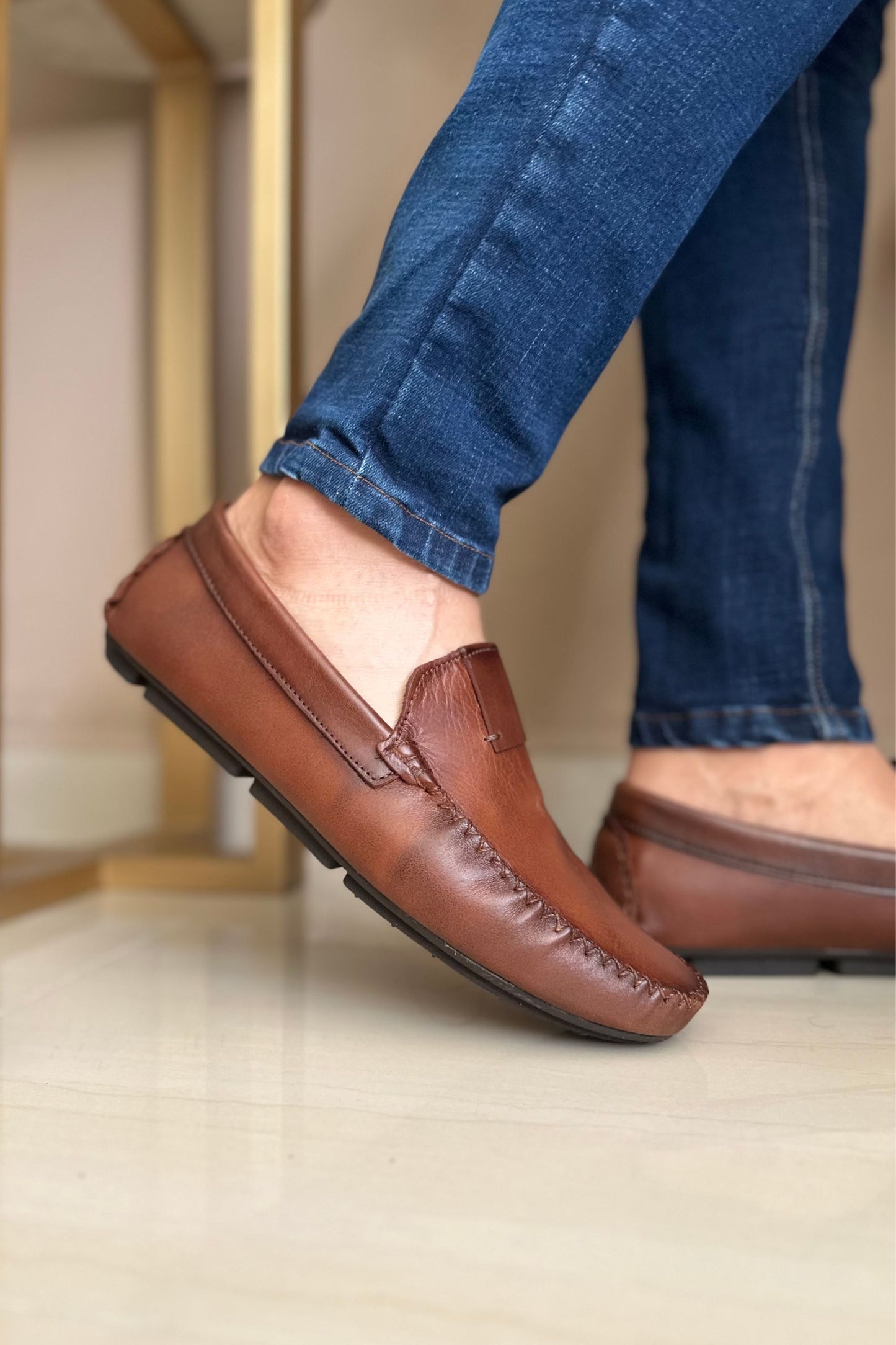 MOCASINES PARA HOMBRE EN CUERO MIEL AEROGRAFIADO / REF LAZIO