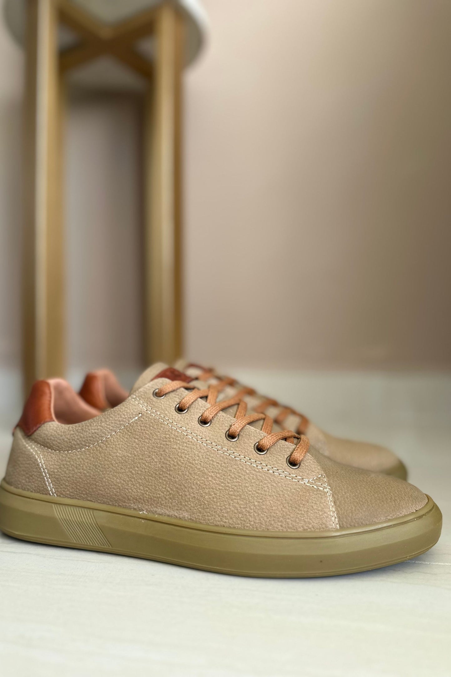 TENIS EN PARA HOMBRE EN CUERO CREMA SUELA GOMA/ REF: ALESSANDRIA