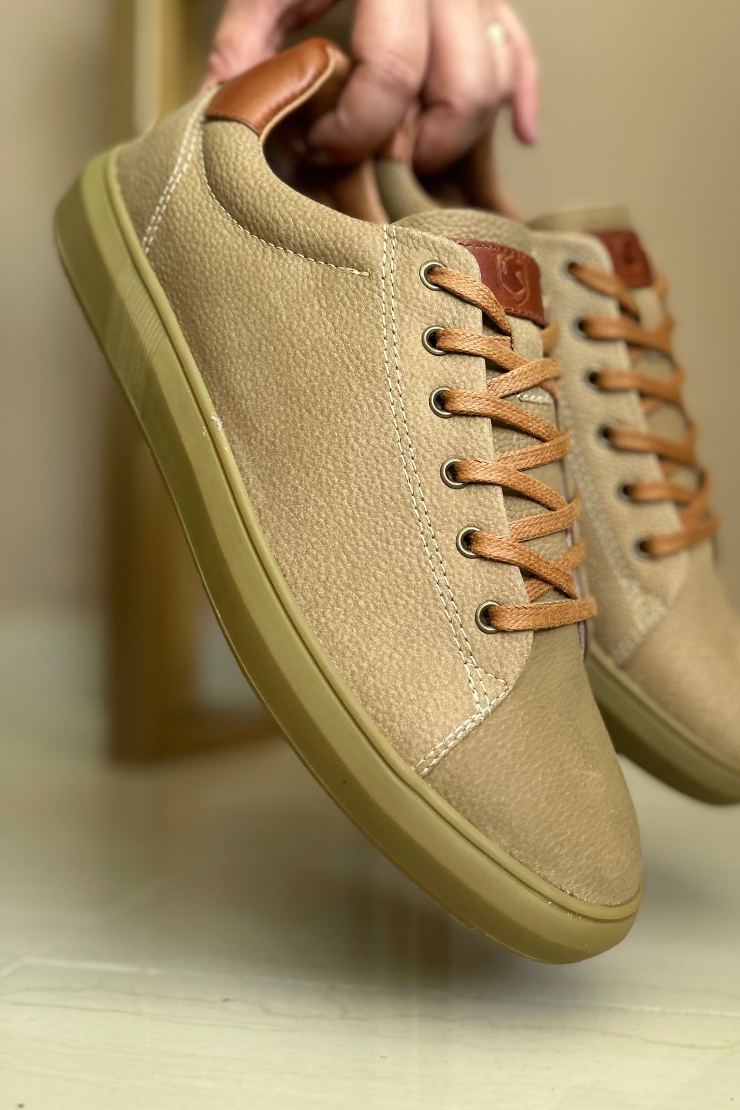 TENIS EN PARA HOMBRE EN CUERO CREMA SUELA GOMA/ REF: ALESSANDRIA