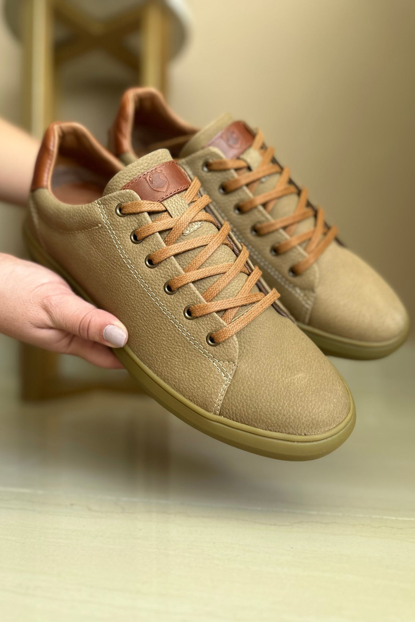 TENIS EN PARA HOMBRE EN CUERO CREMA SUELA GOMA/ REF: ALESSANDRIA