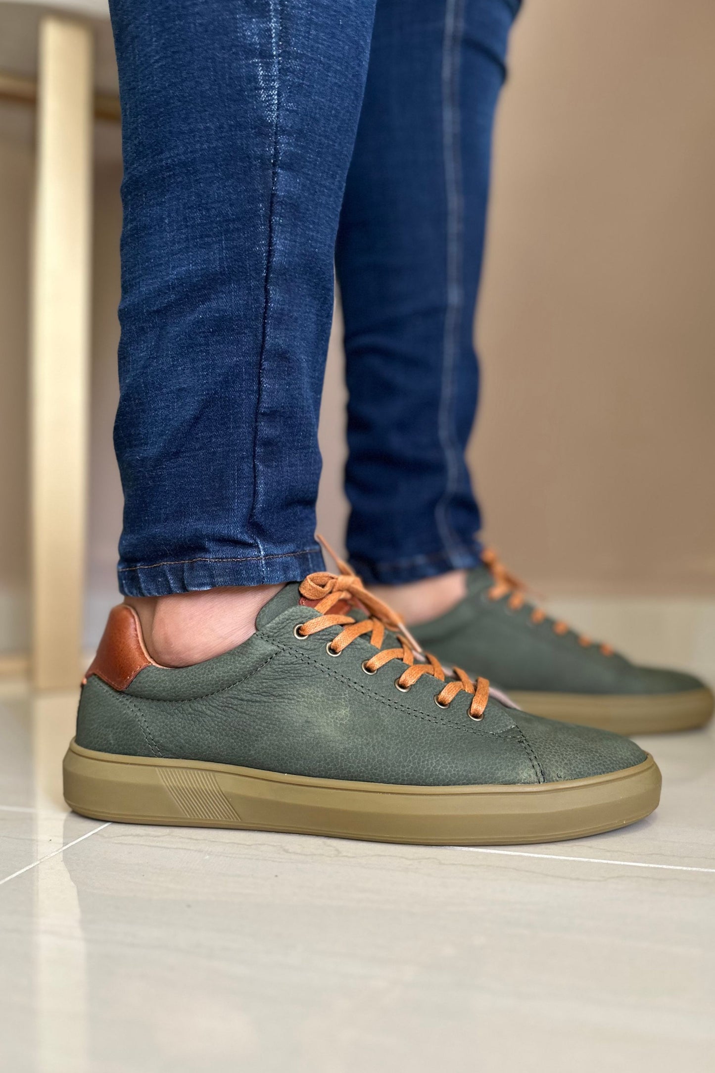 TENIS EN PARA HOMBRE EN CUERO VERDE X MIEL SUELA GOMA/ REF: ALESSANDRIA