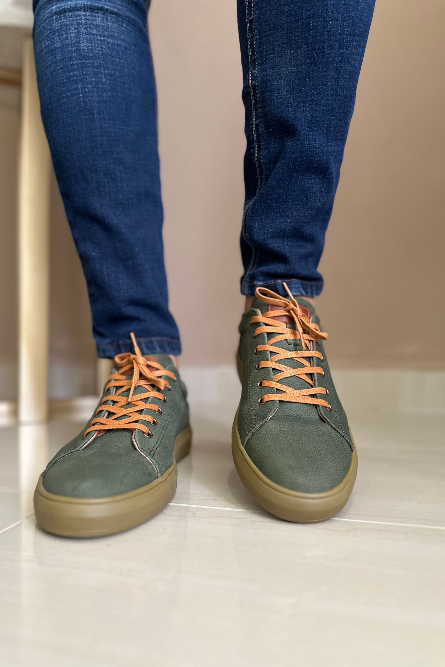 TENIS EN PARA HOMBRE EN CUERO VERDE X MIEL SUELA GOMA/ REF: ALESSANDRIA