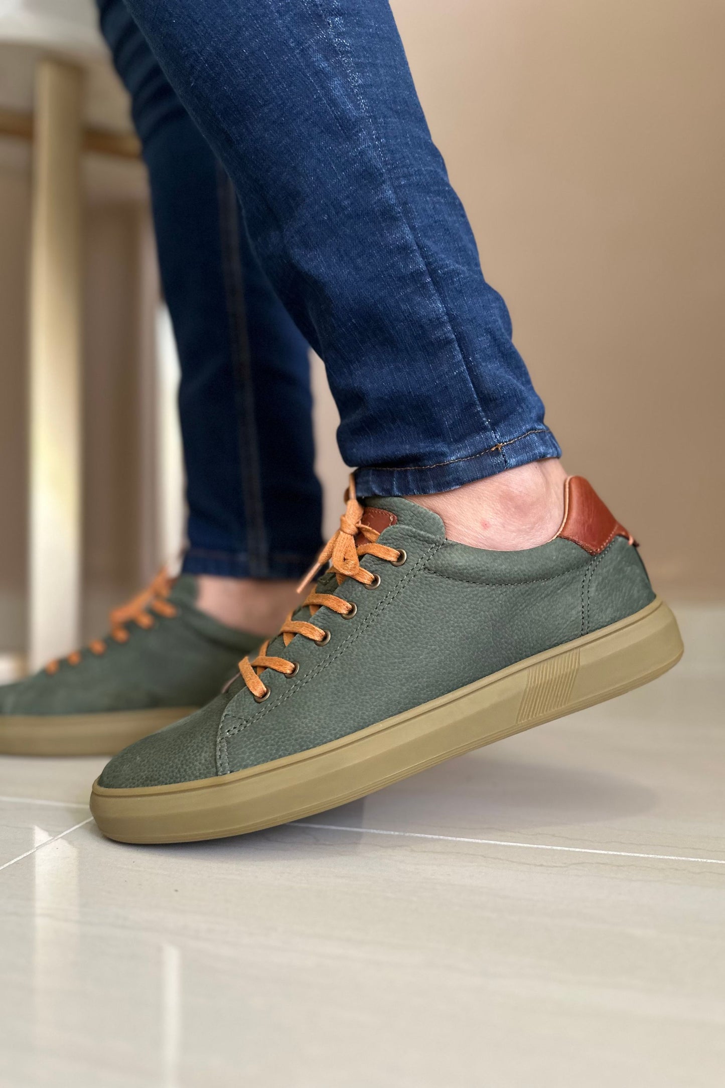 TENIS EN PARA HOMBRE EN CUERO VERDE X MIEL SUELA GOMA/ REF: ALESSANDRIA