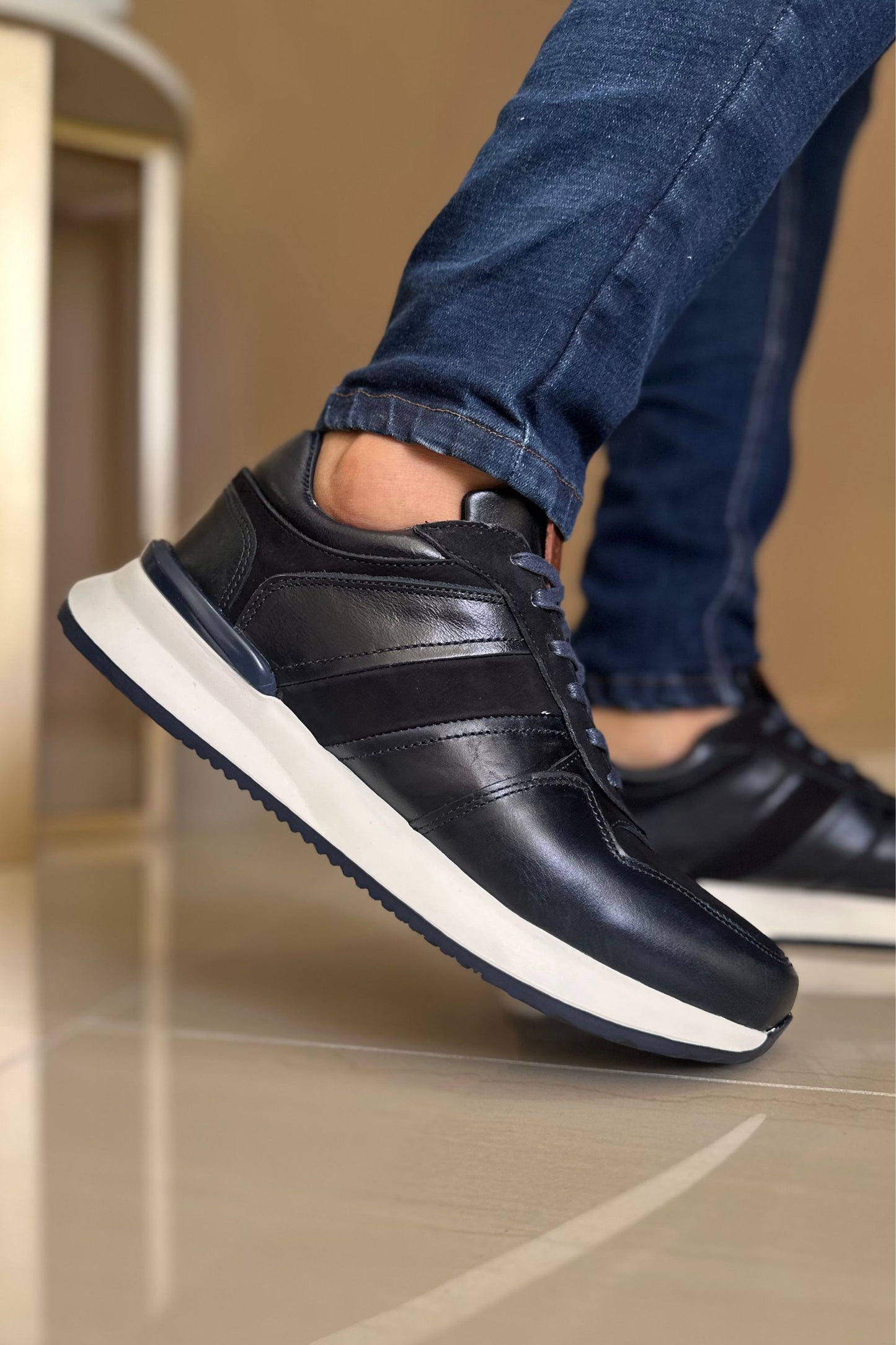 TENIS PARA HOMBRE EN CUERO AZUL SUELA EVA / REF: ASTI