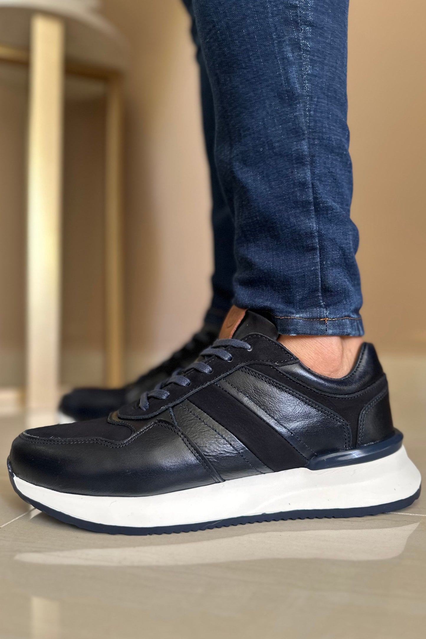 TENIS PARA HOMBRE EN CUERO AZUL SUELA EVA / REF: ASTI