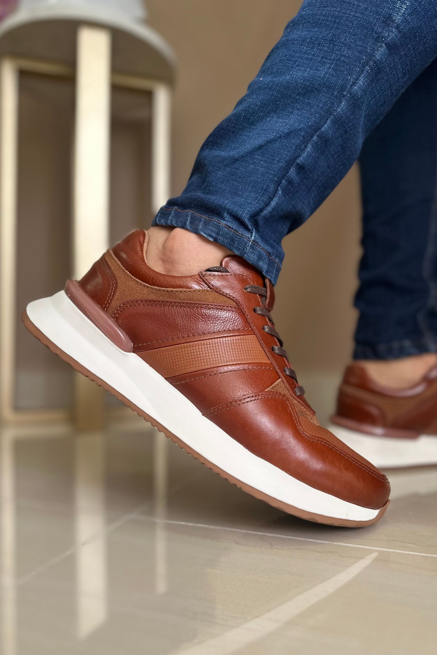 TENIS PARA HOMBRE EN CUERO MIEL SUELA EVA / REF: ASTI