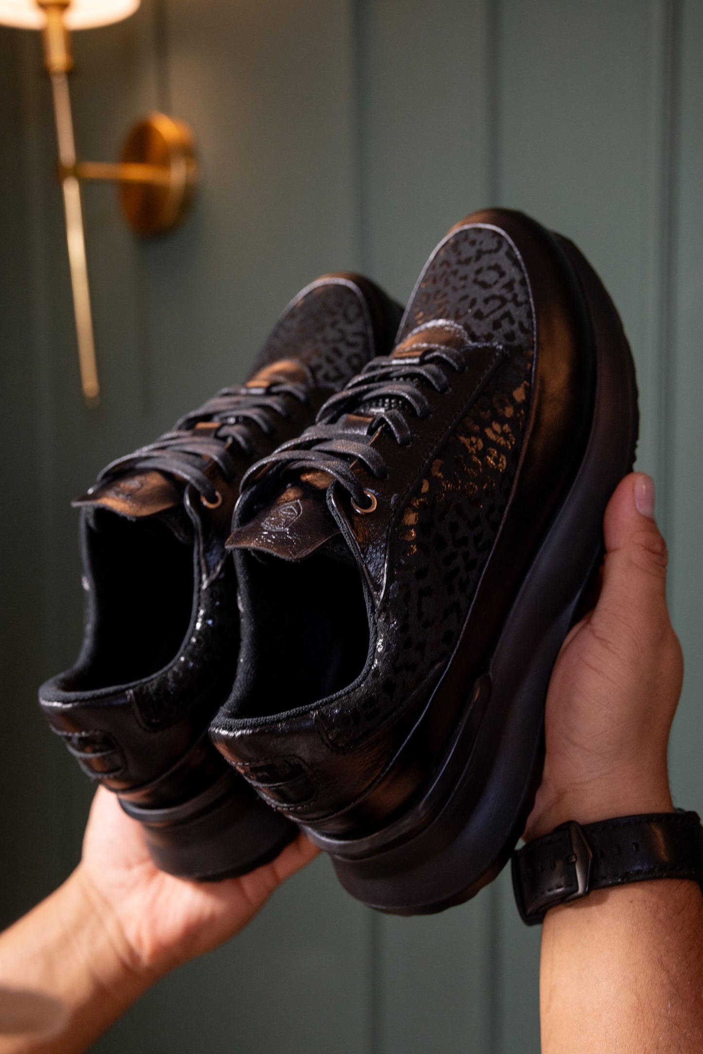 TENIS PARA HOMBRE EN CUERO FOLIA NEGRO / REF: TRAMONTI