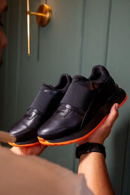 TENIS EN CUERO PARA HOMBRE EN CUERO NEGRO X NARANJA REF: D-17 BILBAO
