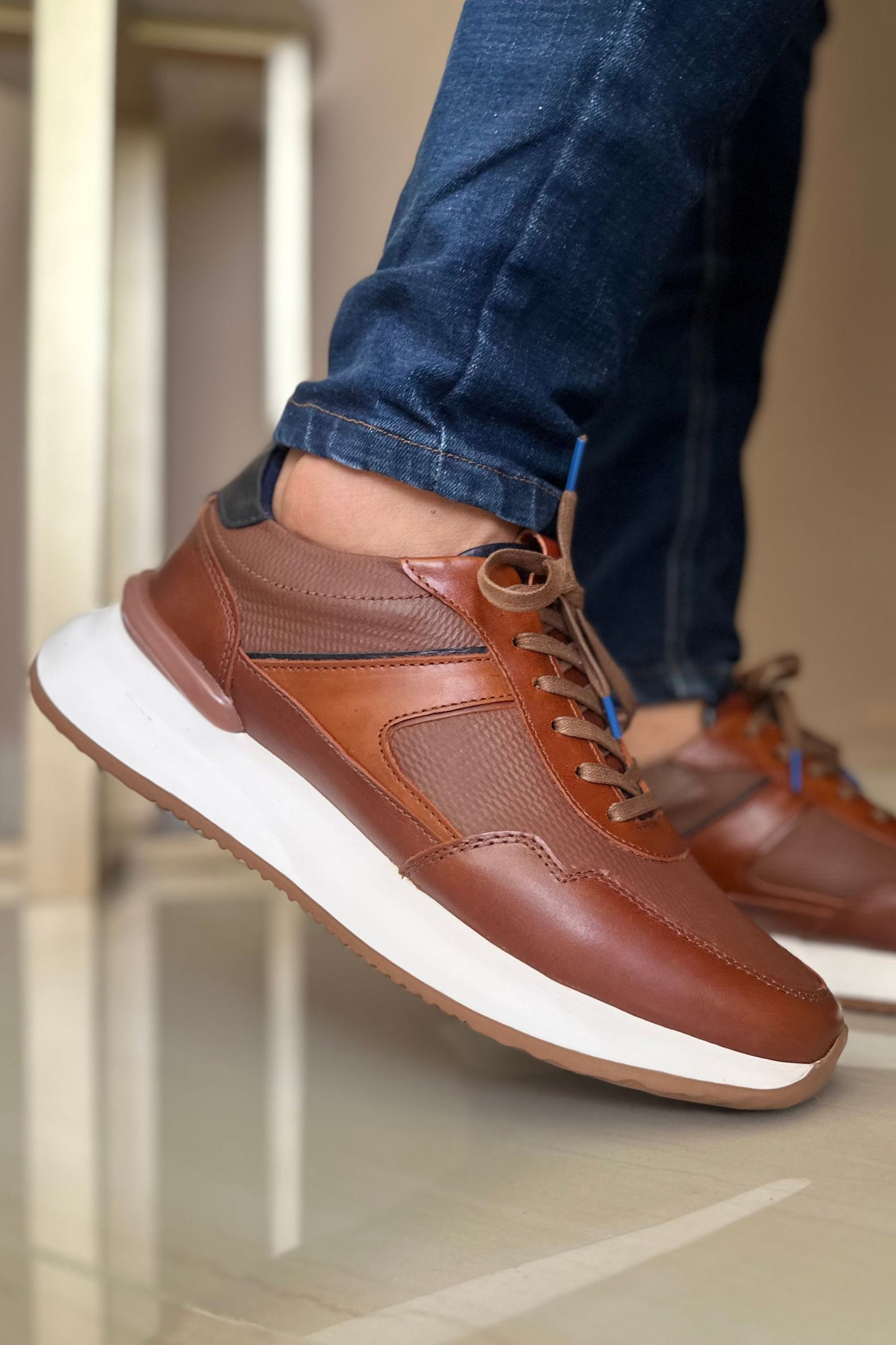 TENIS PARA HOMBRE EN CUERO MIEL  / REF: REUS 6488