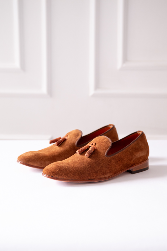 SLIPPERS BASILIO EN CUERO CARNAZA CAMEL PARA HOMBRE  / REF: LUZ 1707