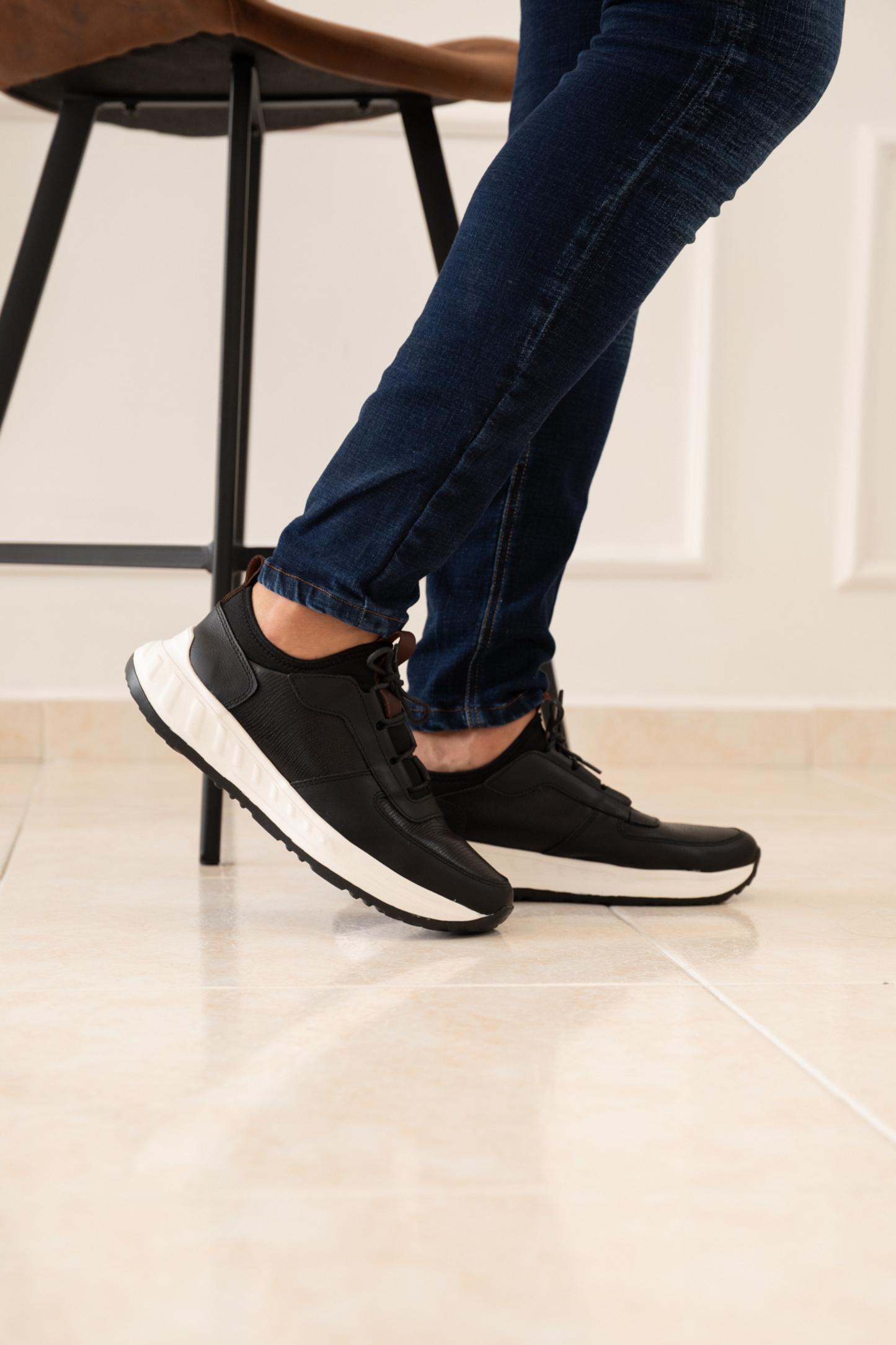 TENIS PARA HOMBRE EN CUERO NEGRO | REF: DAVID 355