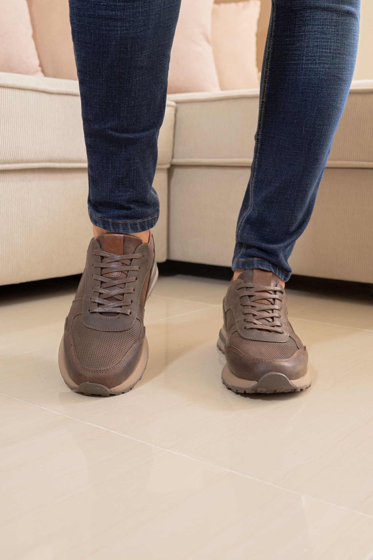 TENIS PARA HOMBRE EN CUERO CAFE REF: ZAGREB 3268