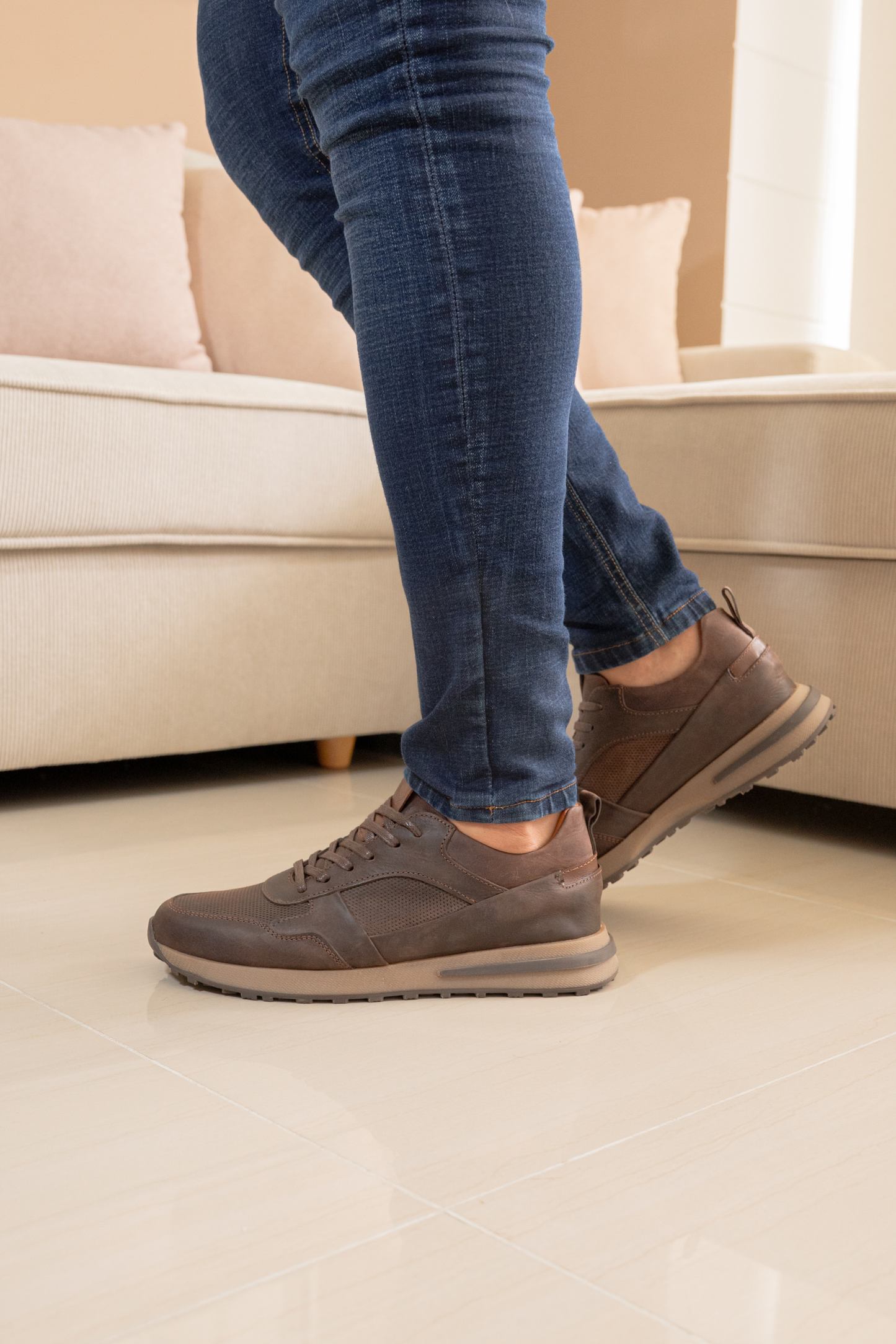 TENIS PARA HOMBRE EN CUERO CAFE REF: ZAGREB 3268