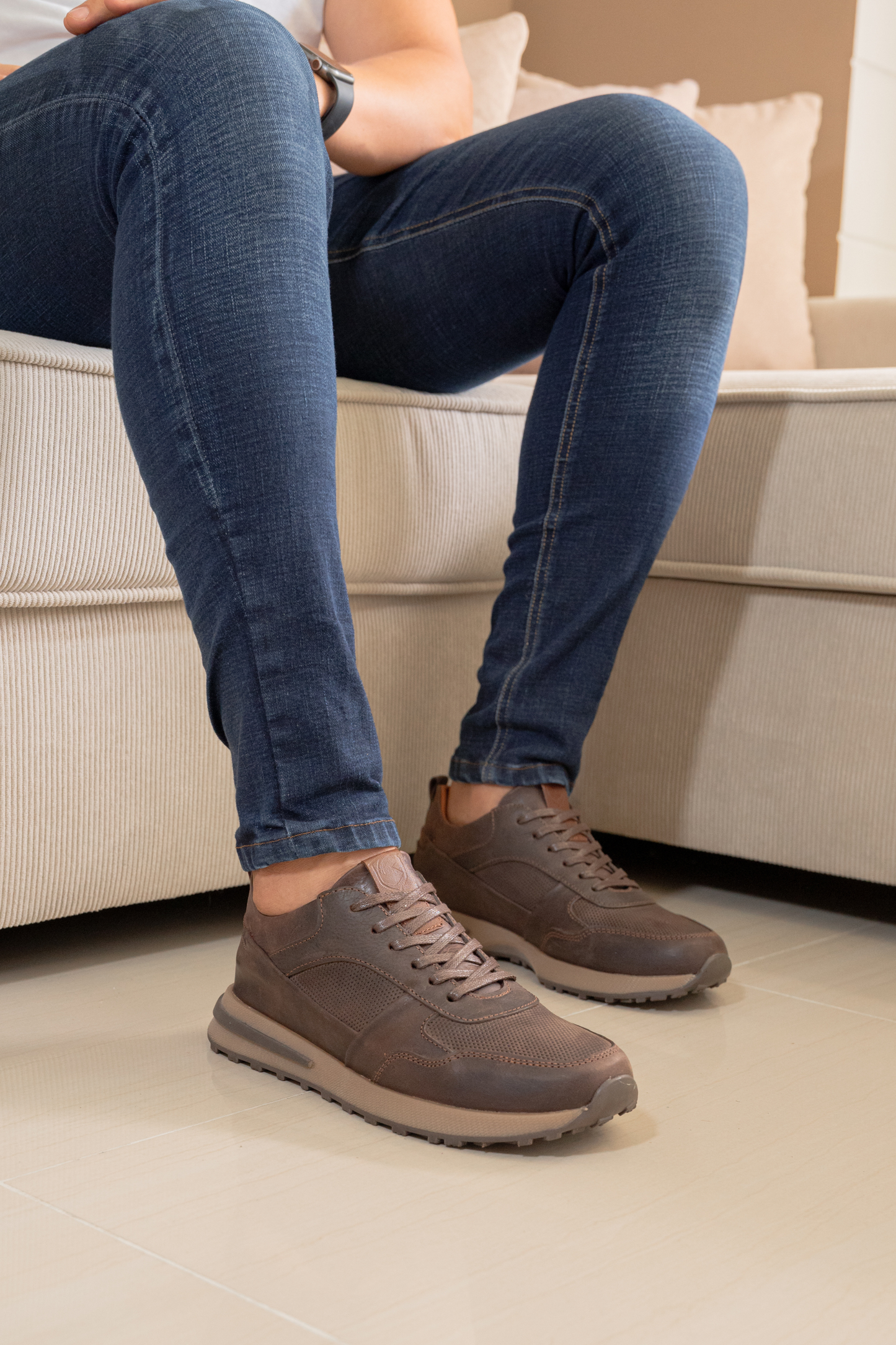 TENIS PARA HOMBRE EN CUERO CAFE REF: ZAGREB 3268