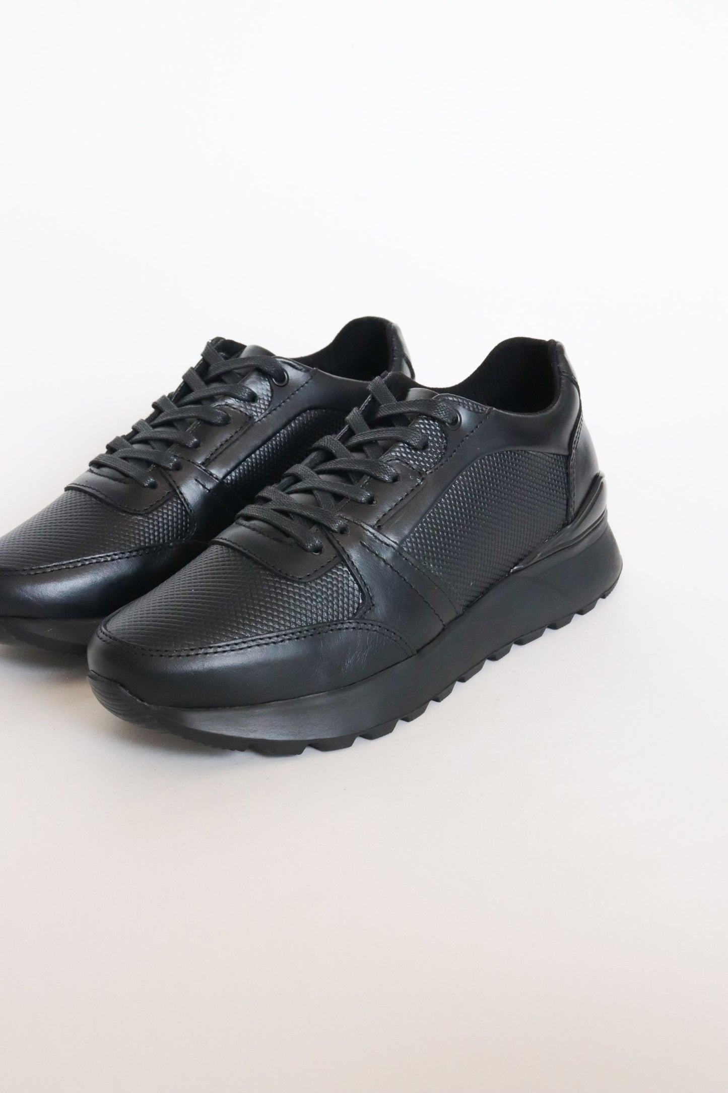 TENIS REAGAN EN CUERO NEGRO PARA HOMBRE / 517 -TON