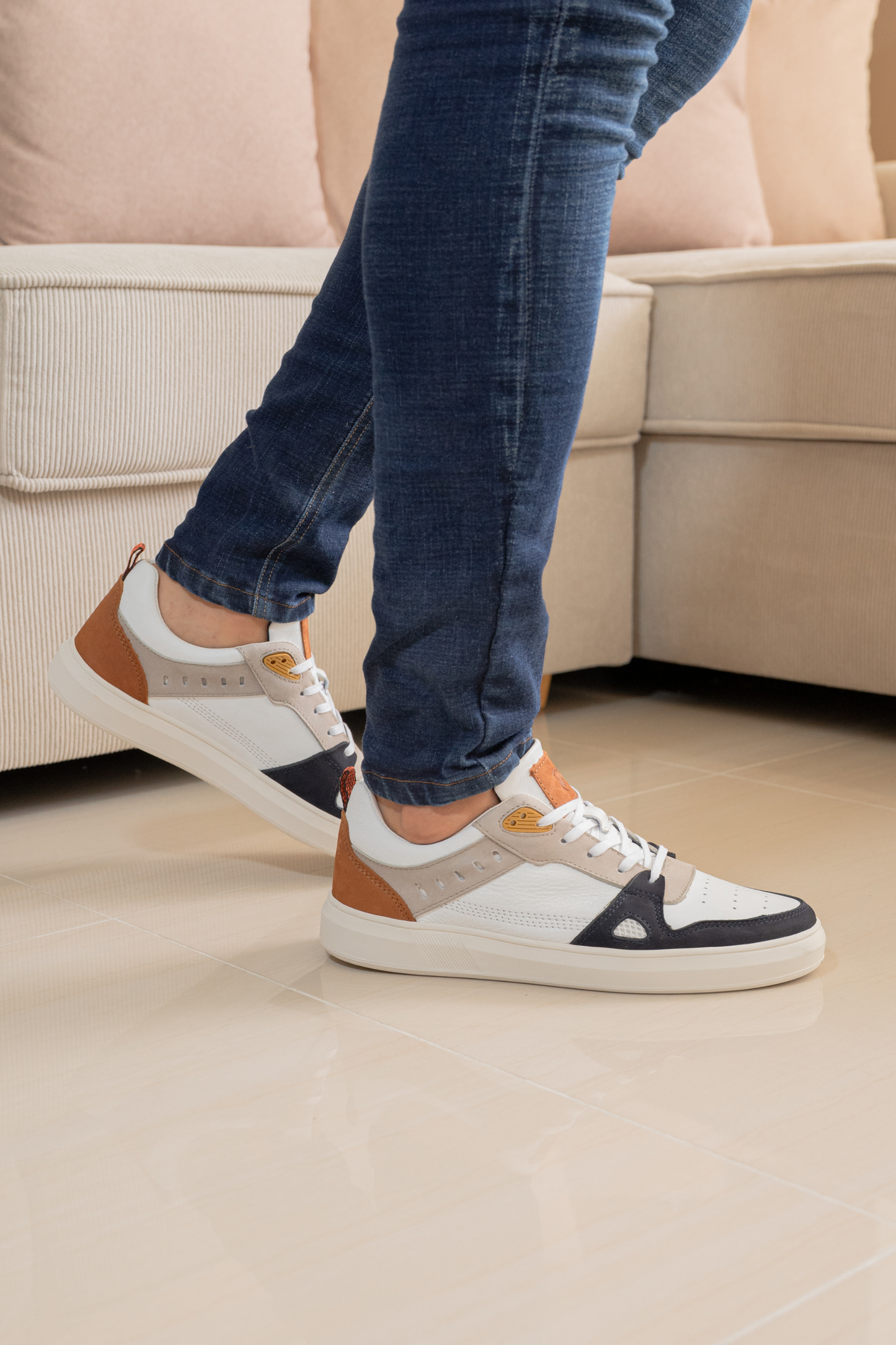 TENIS PARA HOMBRE EN CUERO BLANCO REF: HILLVALLEY 2192