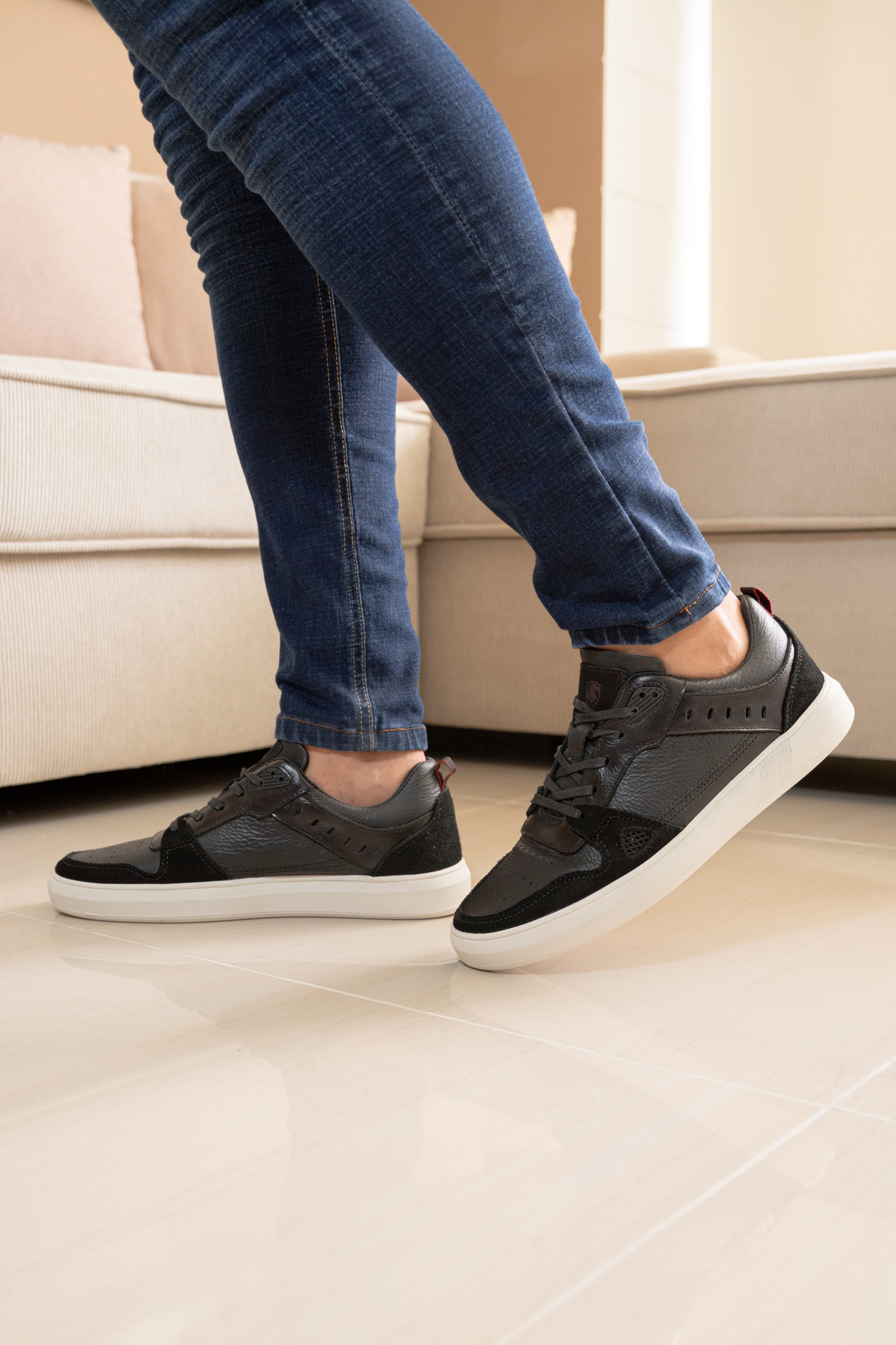 TENIS PARA HOMBRE EN CUERO NEGRO REF: HILLVALLEY