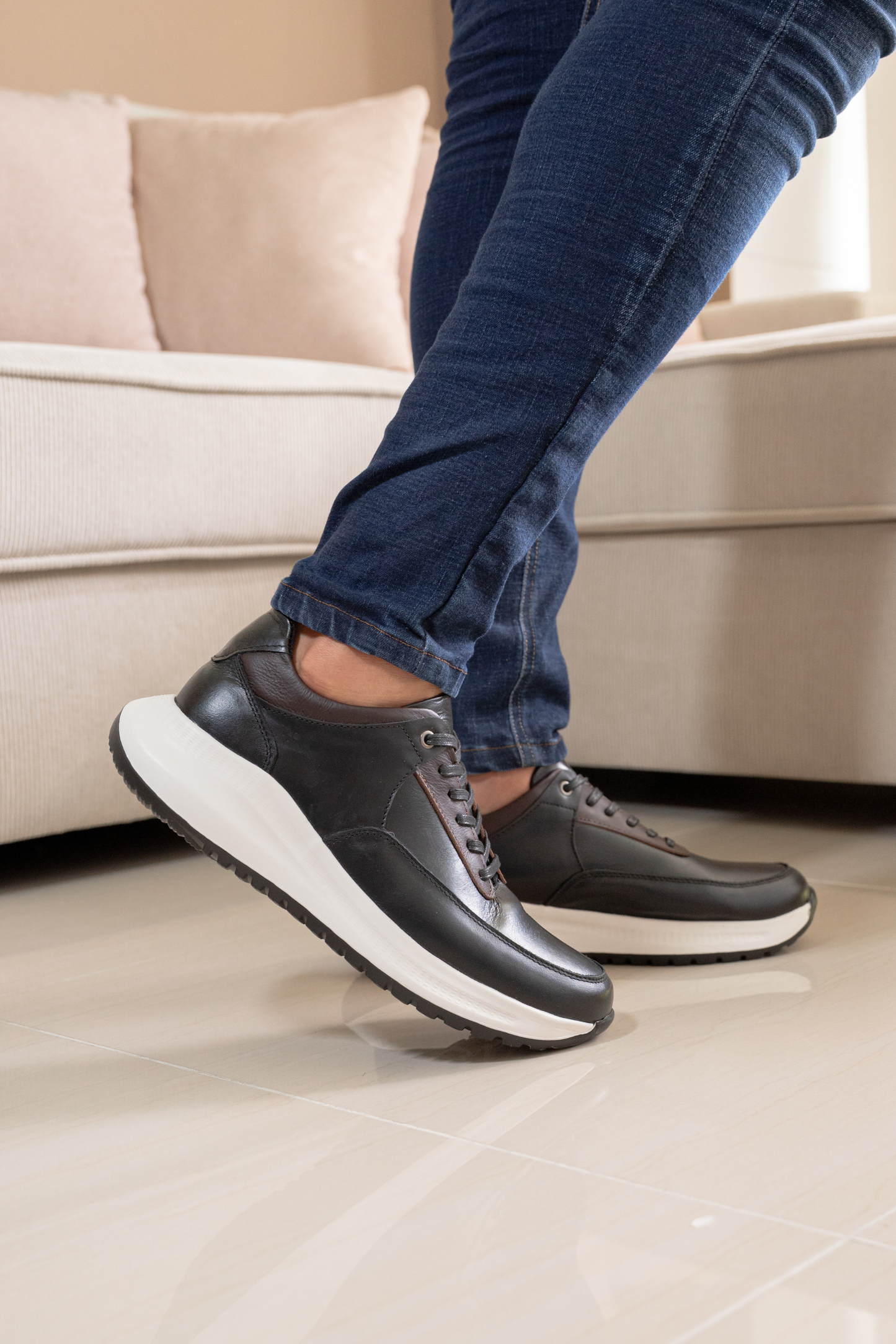 TENIS PARA HOMBRE EN CUERO NEGRO REF: DAKOTA 90-0