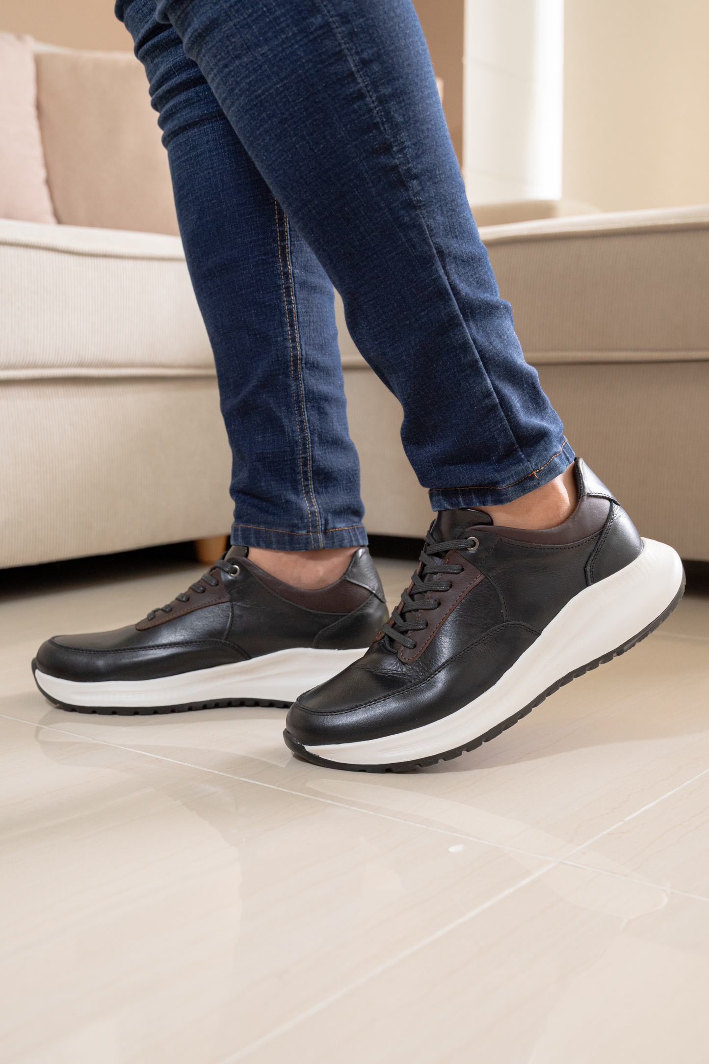 TENIS PARA HOMBRE EN CUERO NEGRO REF: DAKOTA 90-0