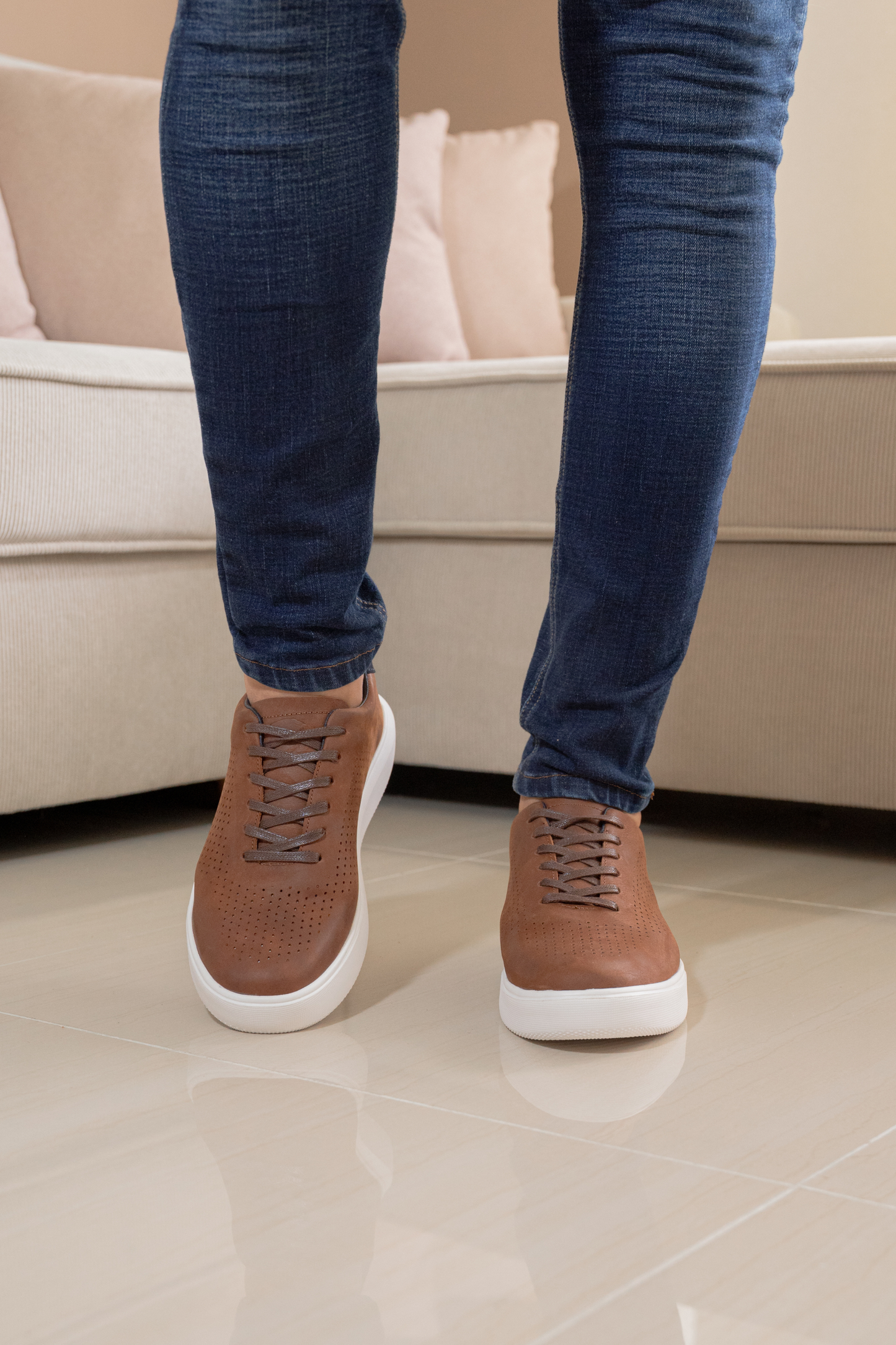 TENIS PARA HOMBRE EN CUERO SANGRIA REF: BRUSELAS 3202 GLD