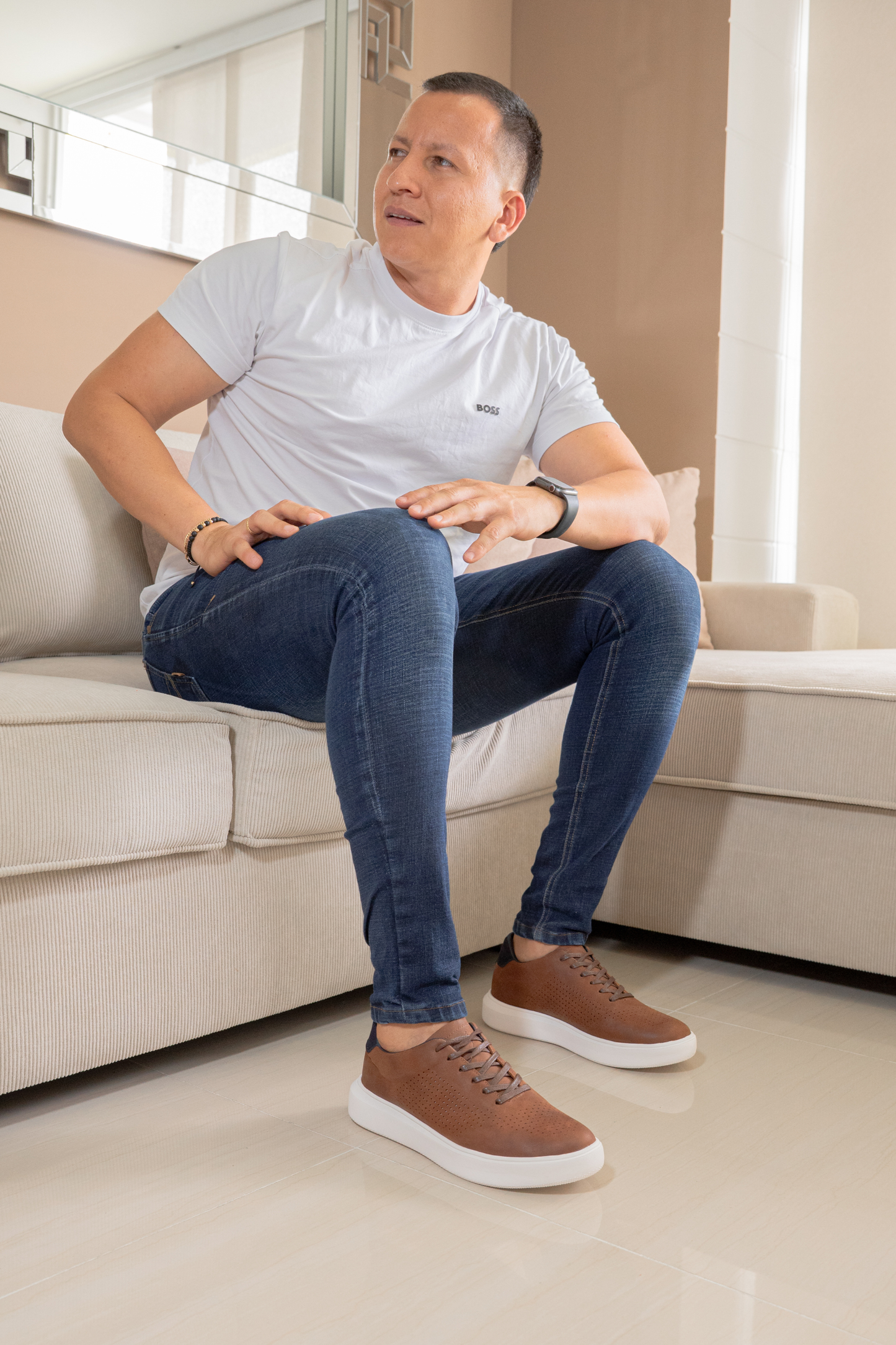 TENIS PARA HOMBRE EN CUERO SANGRIA REF: BRUSELAS 3202 GLD