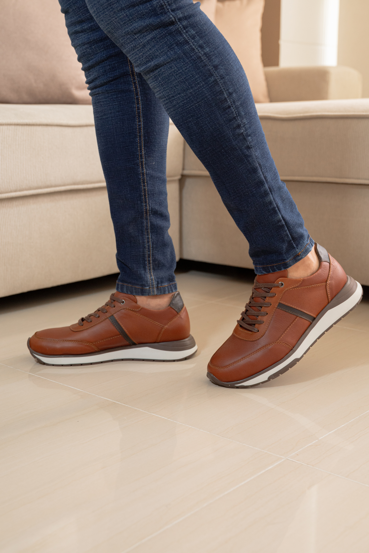 TENIS PARA HOMBRE EN CUERO MIEL X CAFE REF: MANCHESTER 60-0