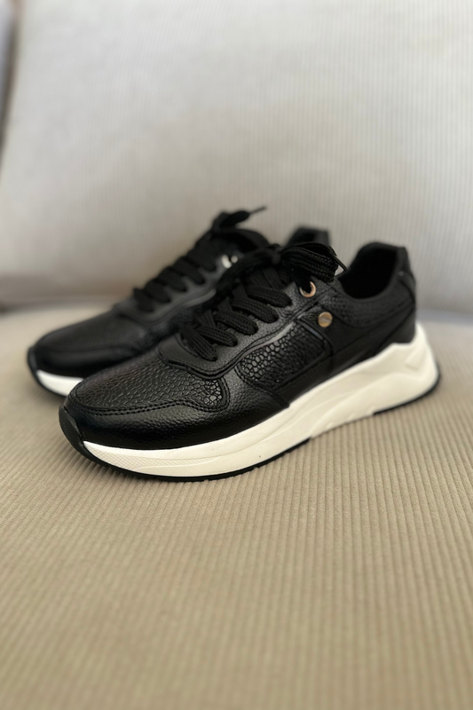 SNEAKER PARA DAMA EN CUERO NEGRO REF: DOHA