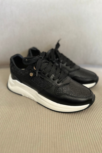 SNEAKER PARA DAMA EN CUERO NEGRO REF: DOHA