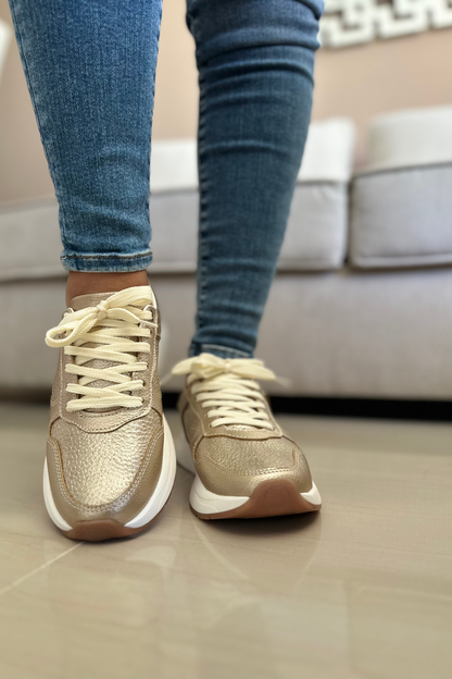SNEAKER PARA DAMA EN CUERO DORADO REF: DOHA