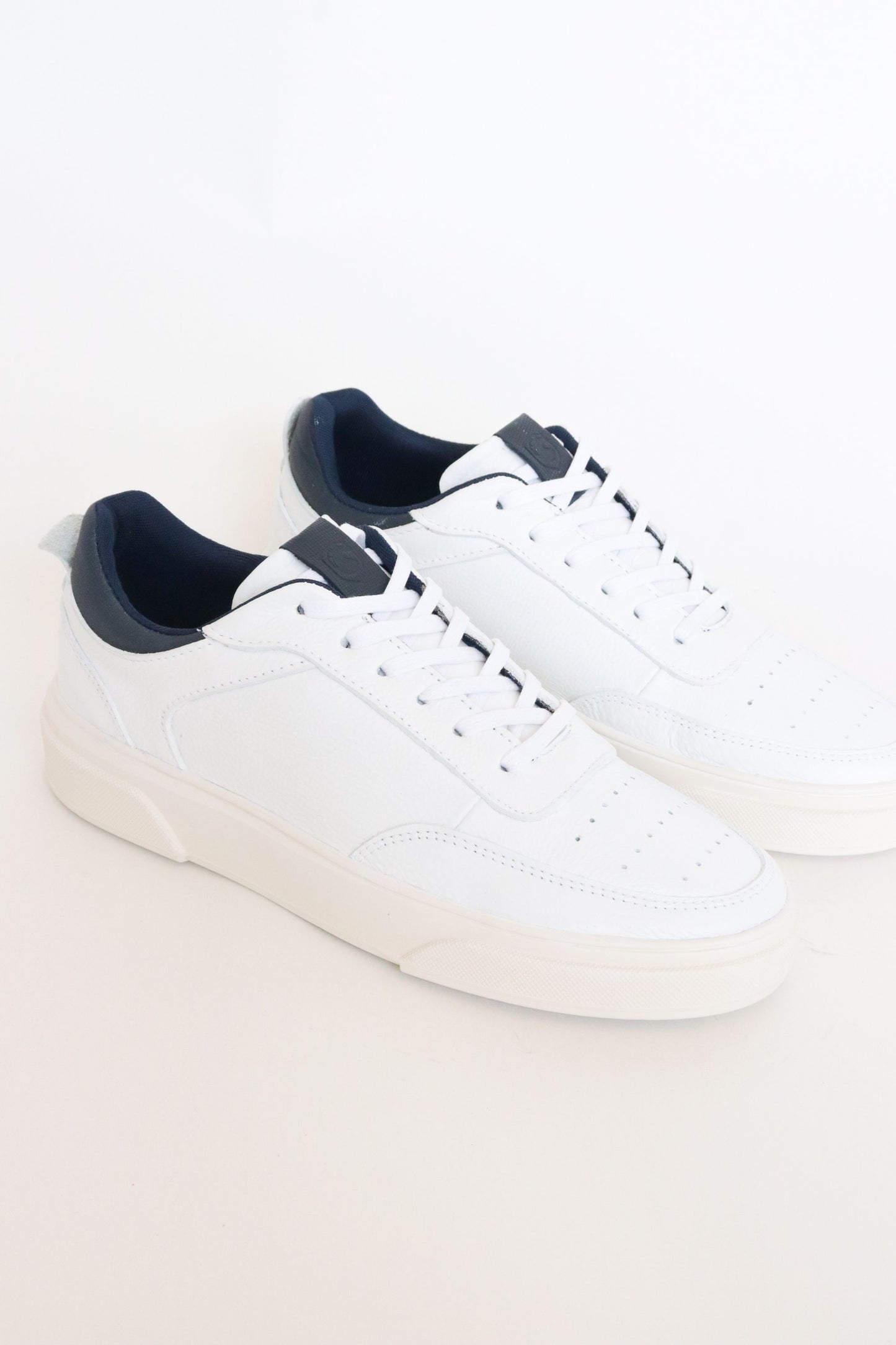 TENIS MARCO DE CUERO PARA HOMBRE BLANCO/ REF: CLCK 2012