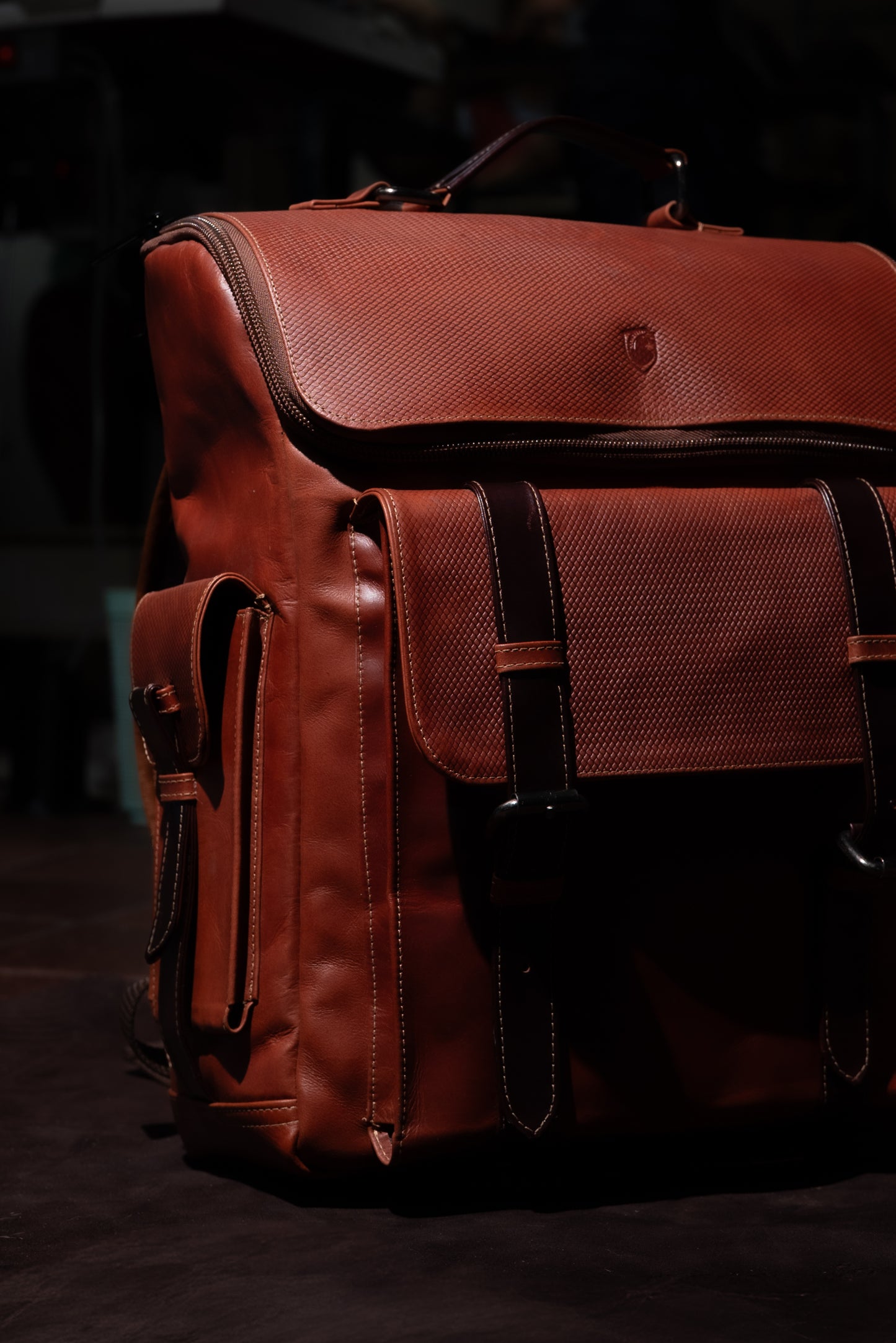 MORRAL ADRIAN MULTIFUNCIONAL EN CUERO MIEL PARA HOMBRE | FREE ZONE