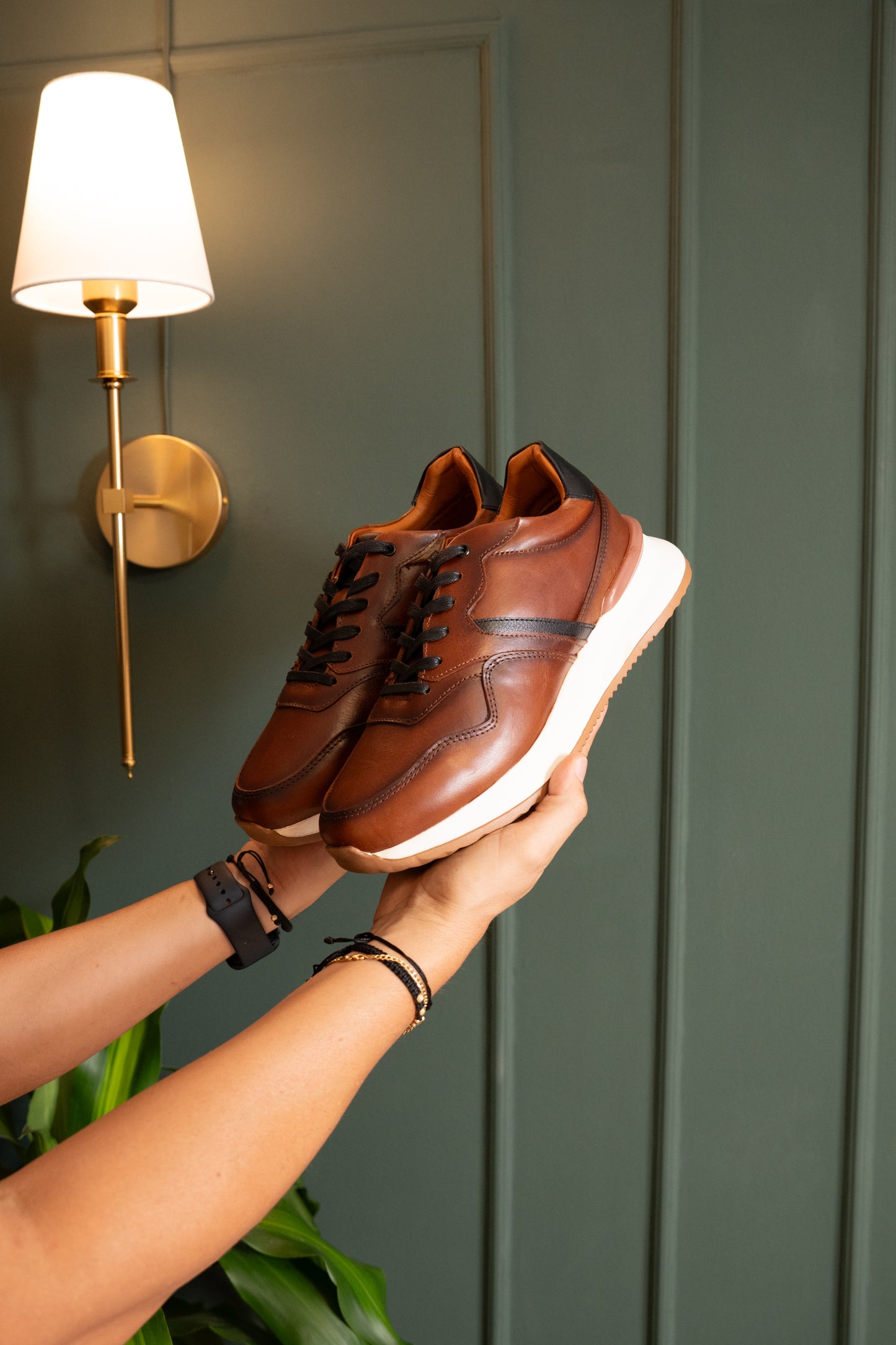 TENIS PARA HOMBRE EN CUERO MIEL AEROGRAFIADO  REF: D19 VENECIA