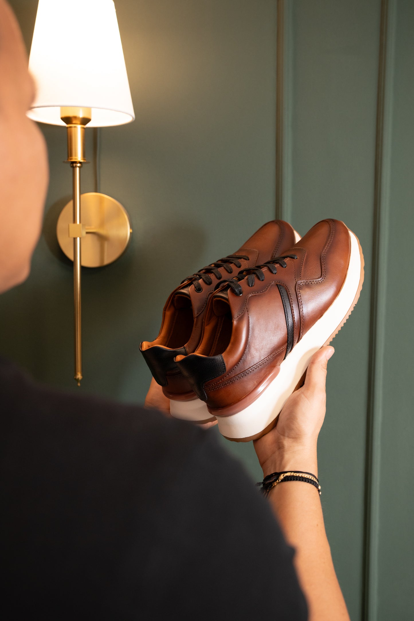 TENIS PARA HOMBRE EN CUERO MIEL AEROGRAFIADO  REF: D19 VENECIA