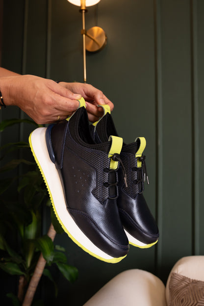 TENIS PARA HOMBRE EN CUERO AZUL X SUELA BLANCA VERDE / REF: VIGO D 19