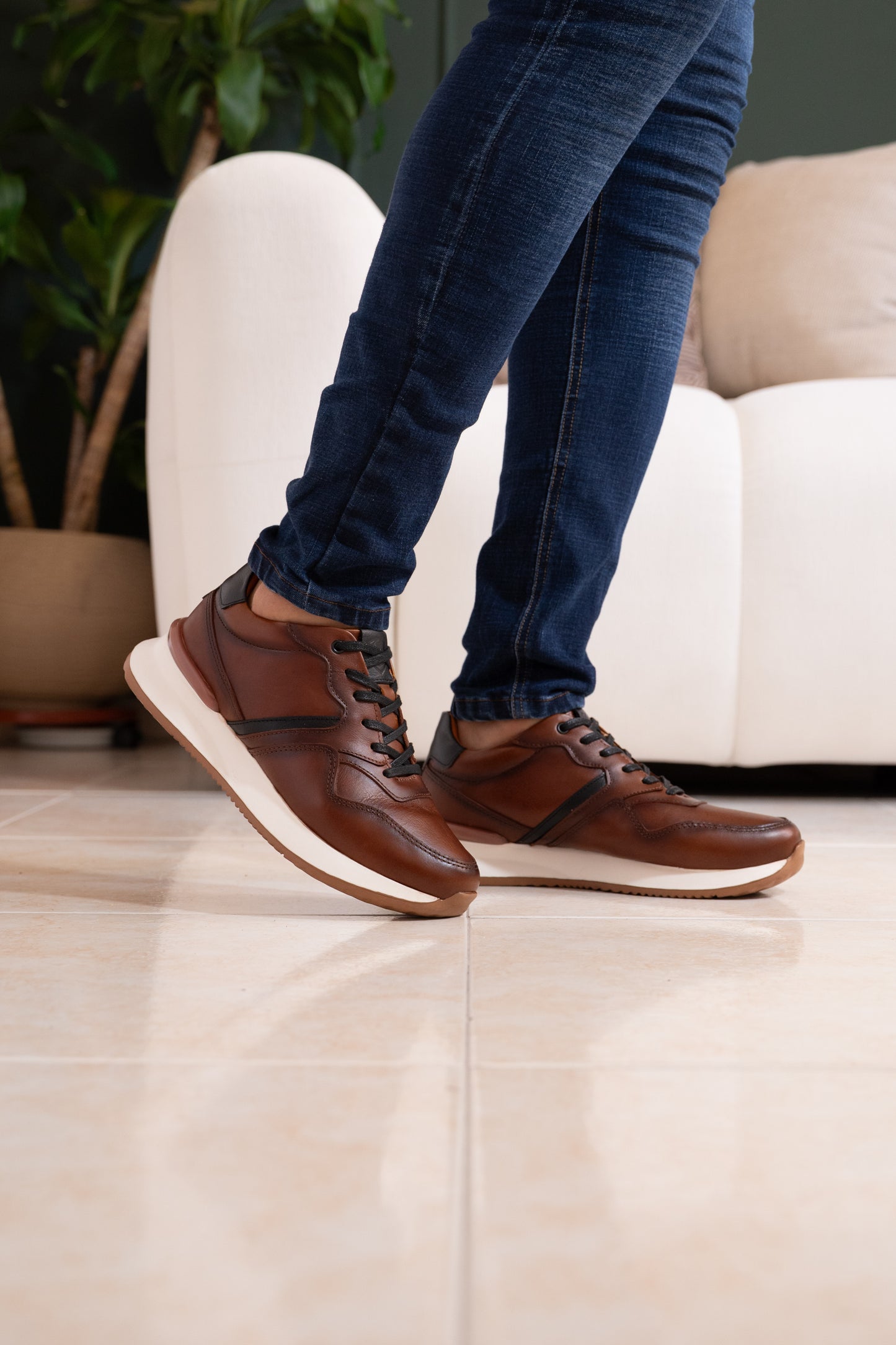 TENIS PARA HOMBRE EN CUERO MIEL AEROGRAFIADO  REF: D19 VENECIA