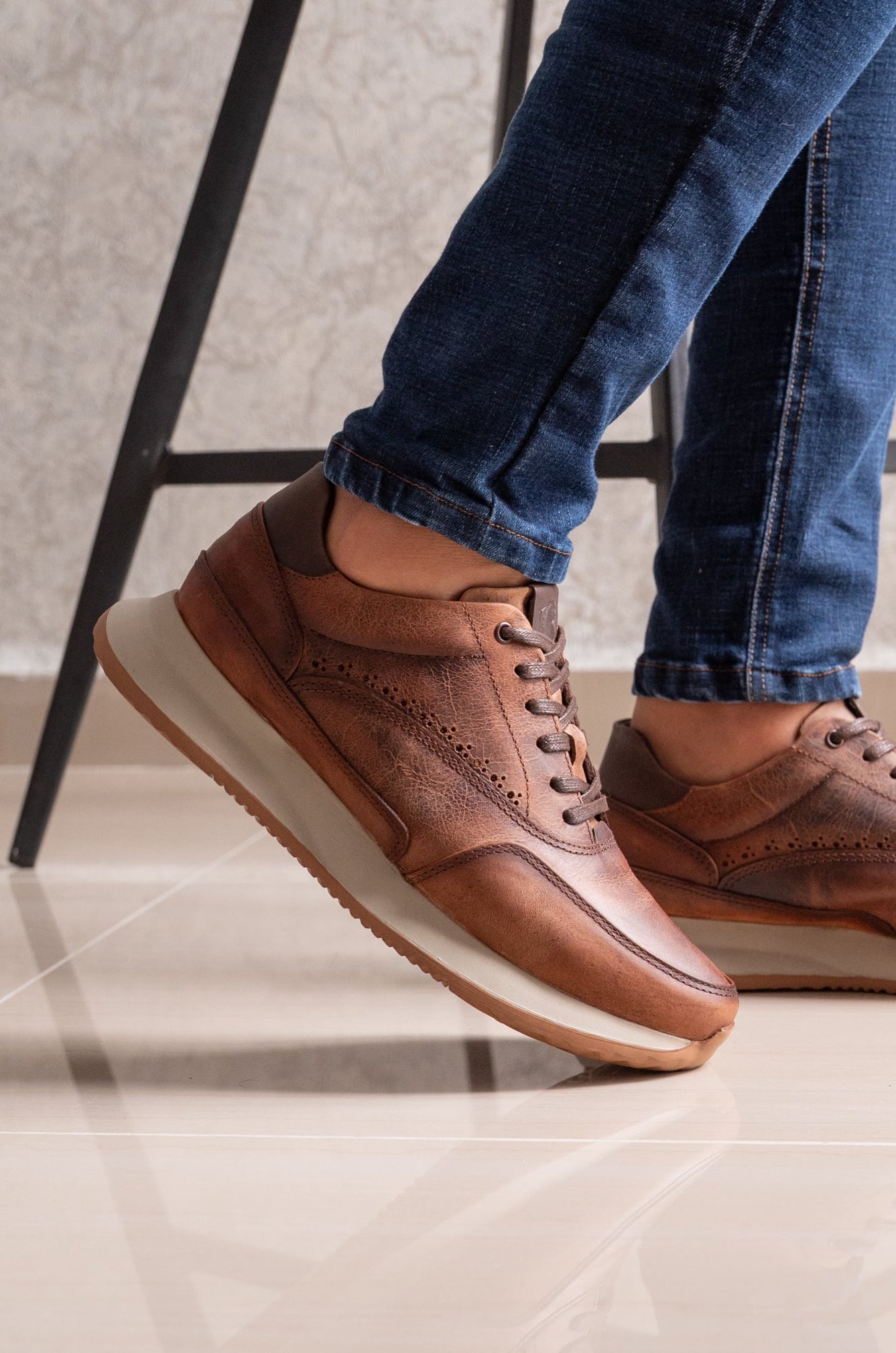 TENIS PARA HOMBRE EN CUERO RUSTICO | REF: BRISTOL T-15