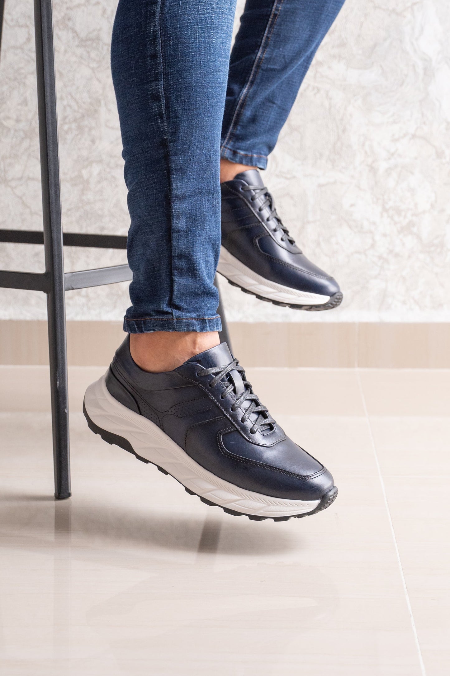 TENIS PARA HOMBRE EN CUERO AZUL | REF: MAKU