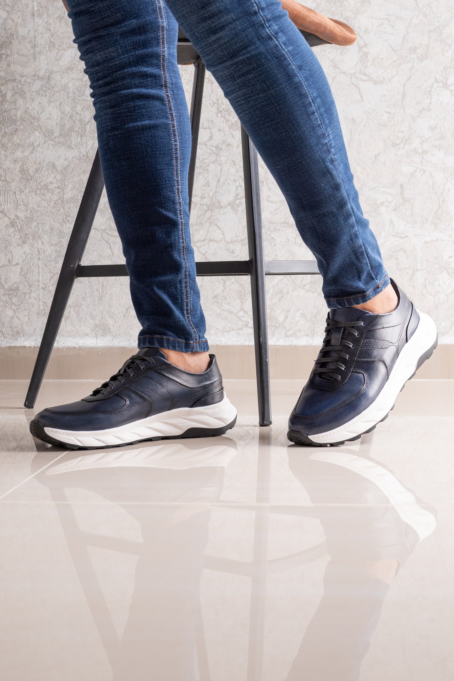 TENIS PARA HOMBRE EN CUERO AZUL | REF: MAKU