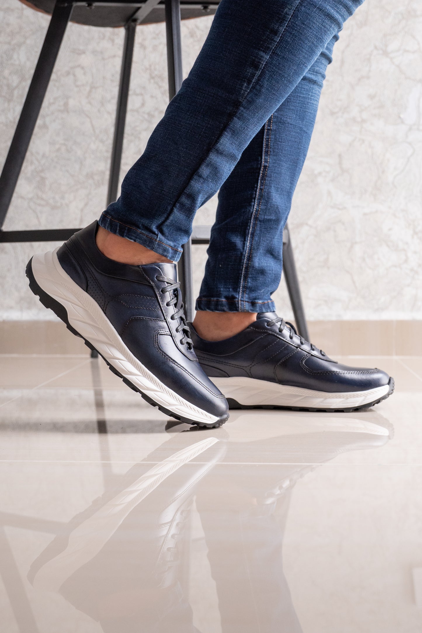 TENIS PARA HOMBRE EN CUERO AZUL | REF: MAKU