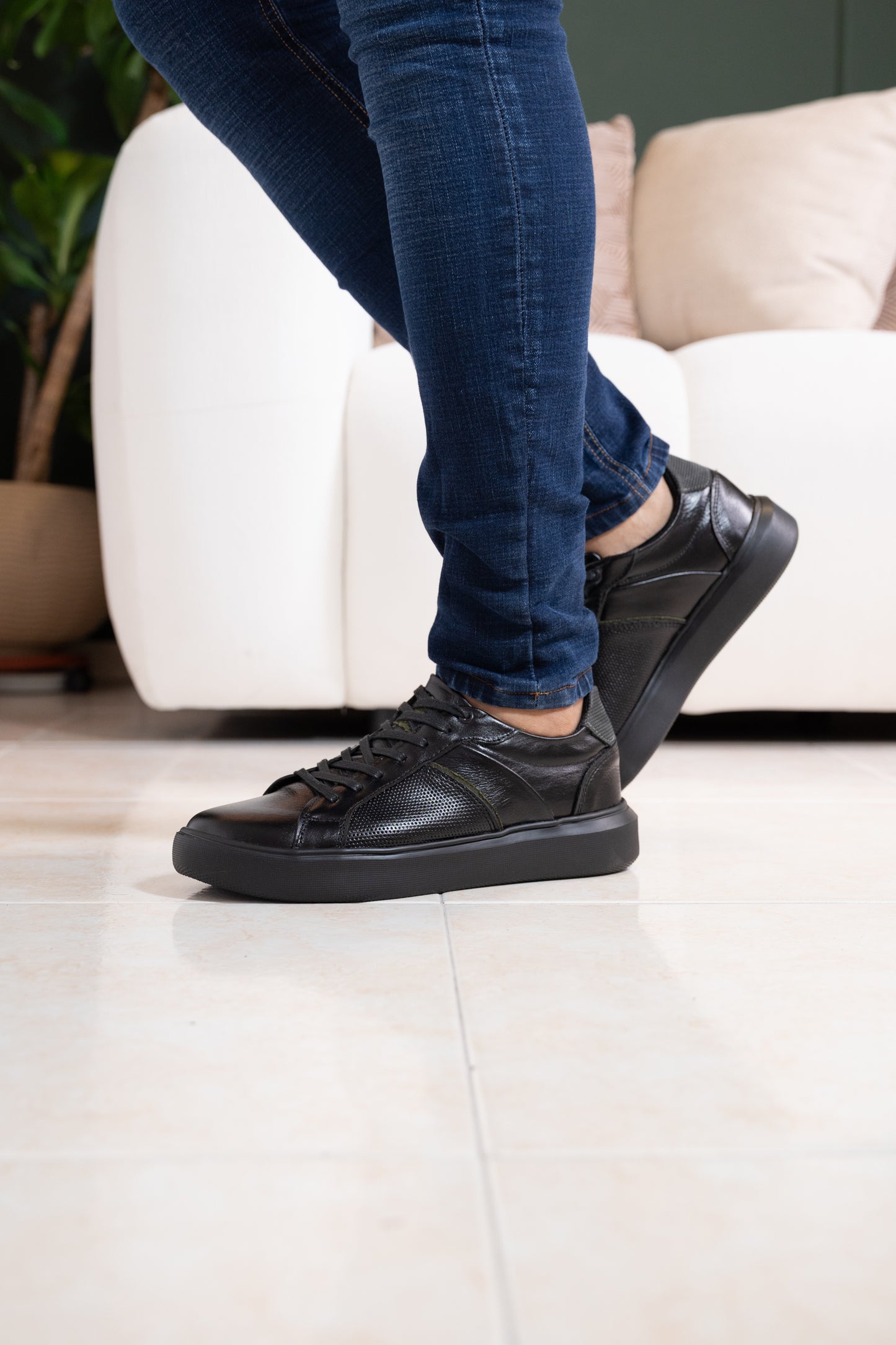 TENIS PARA HOMBRE EN CUERO NEGRO X VERDE REF: SIDNEY 3220