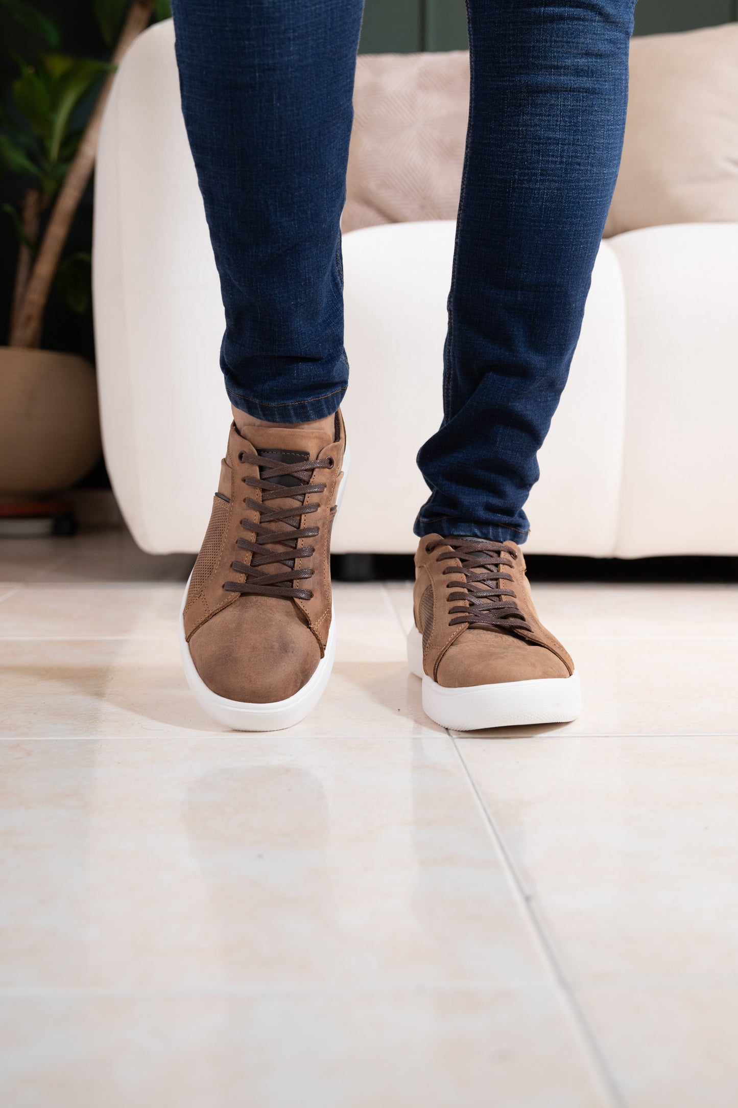 TENIS PARA HOMBRE EN CUERO RUSTICO X BLANCO REF: SIDNEY 3220