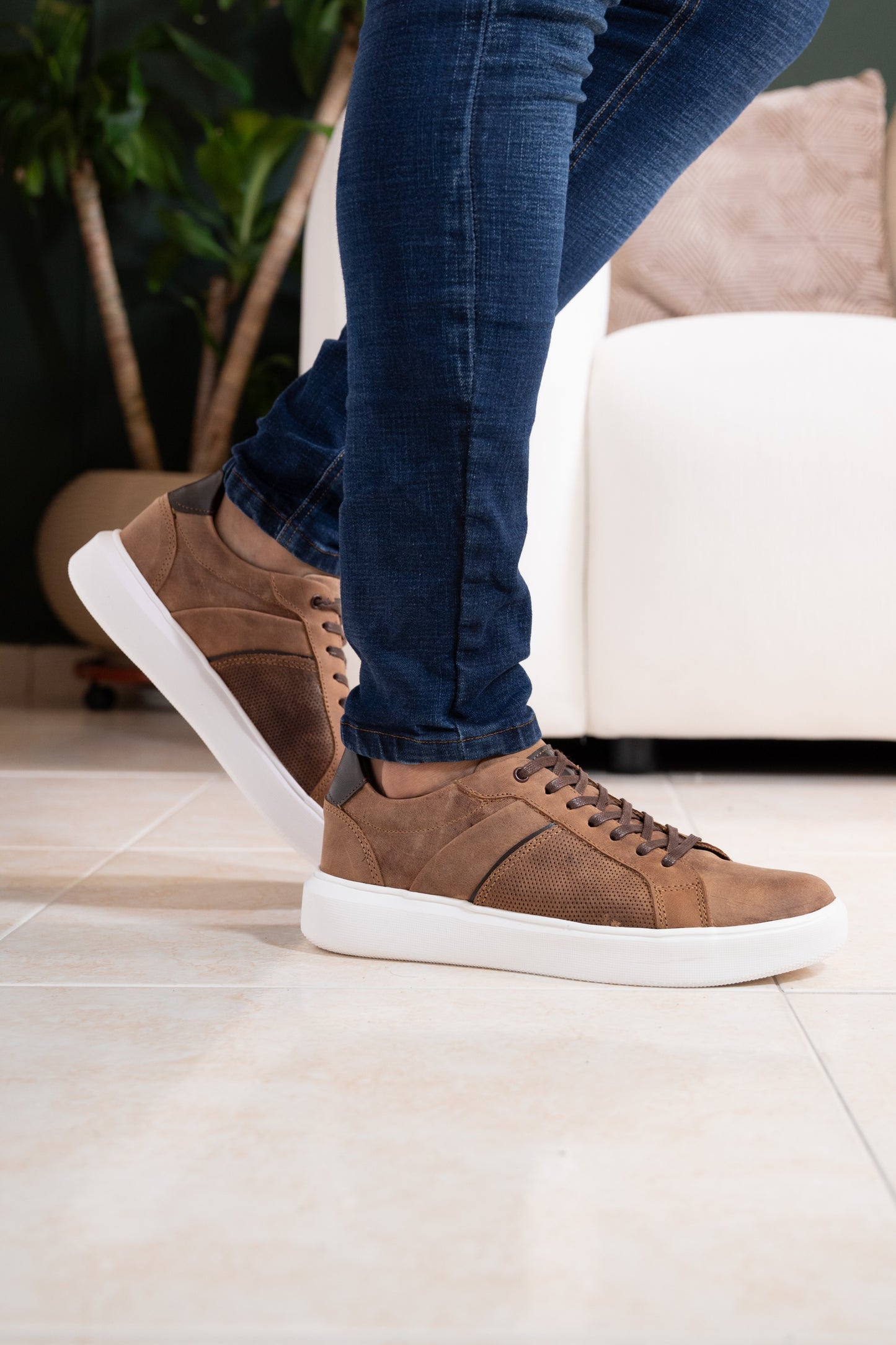 TENIS PARA HOMBRE EN CUERO RUSTICO X BLANCO REF: SIDNEY 3220