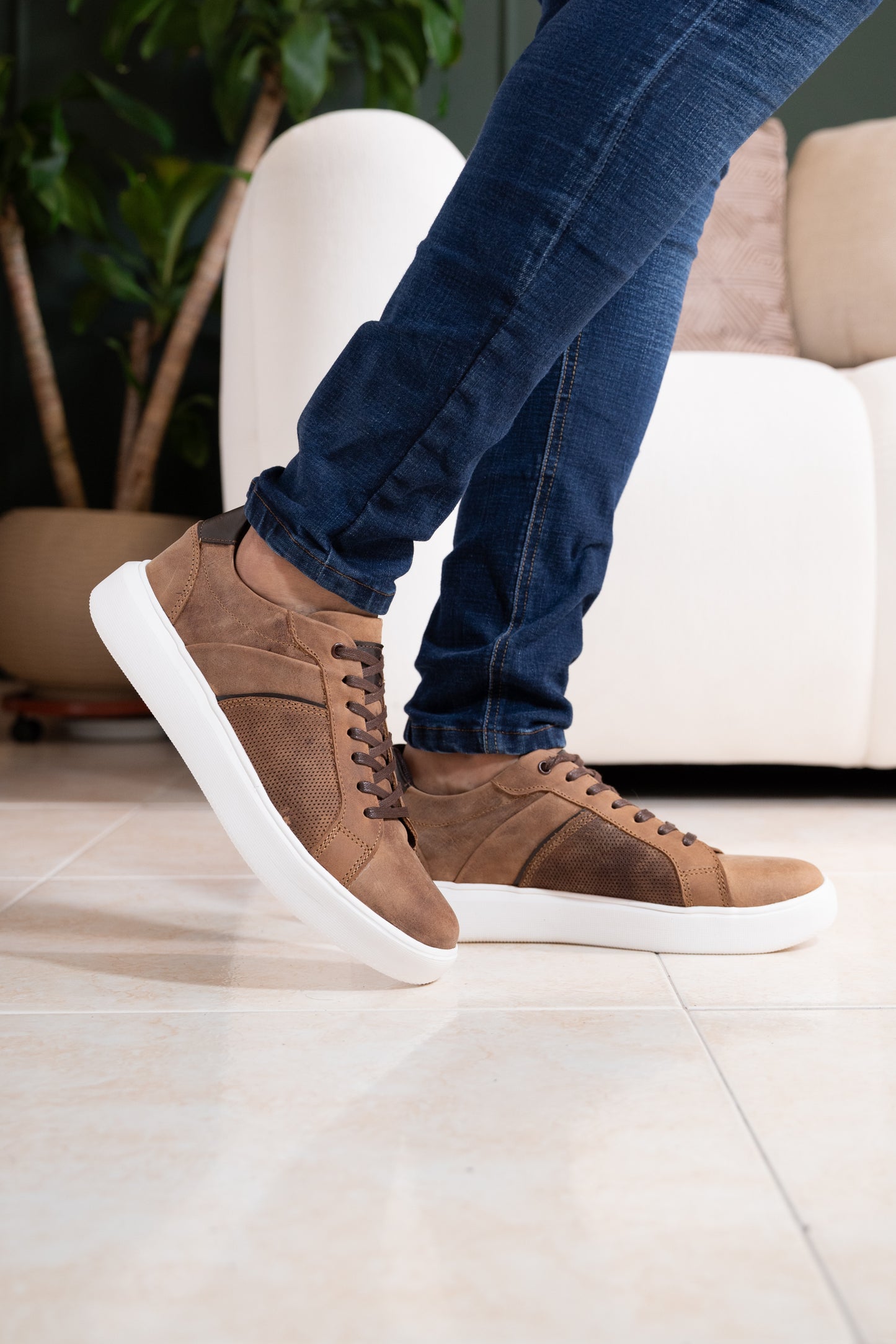 TENIS PARA HOMBRE EN CUERO RUSTICO X BLANCO REF: SIDNEY 3220