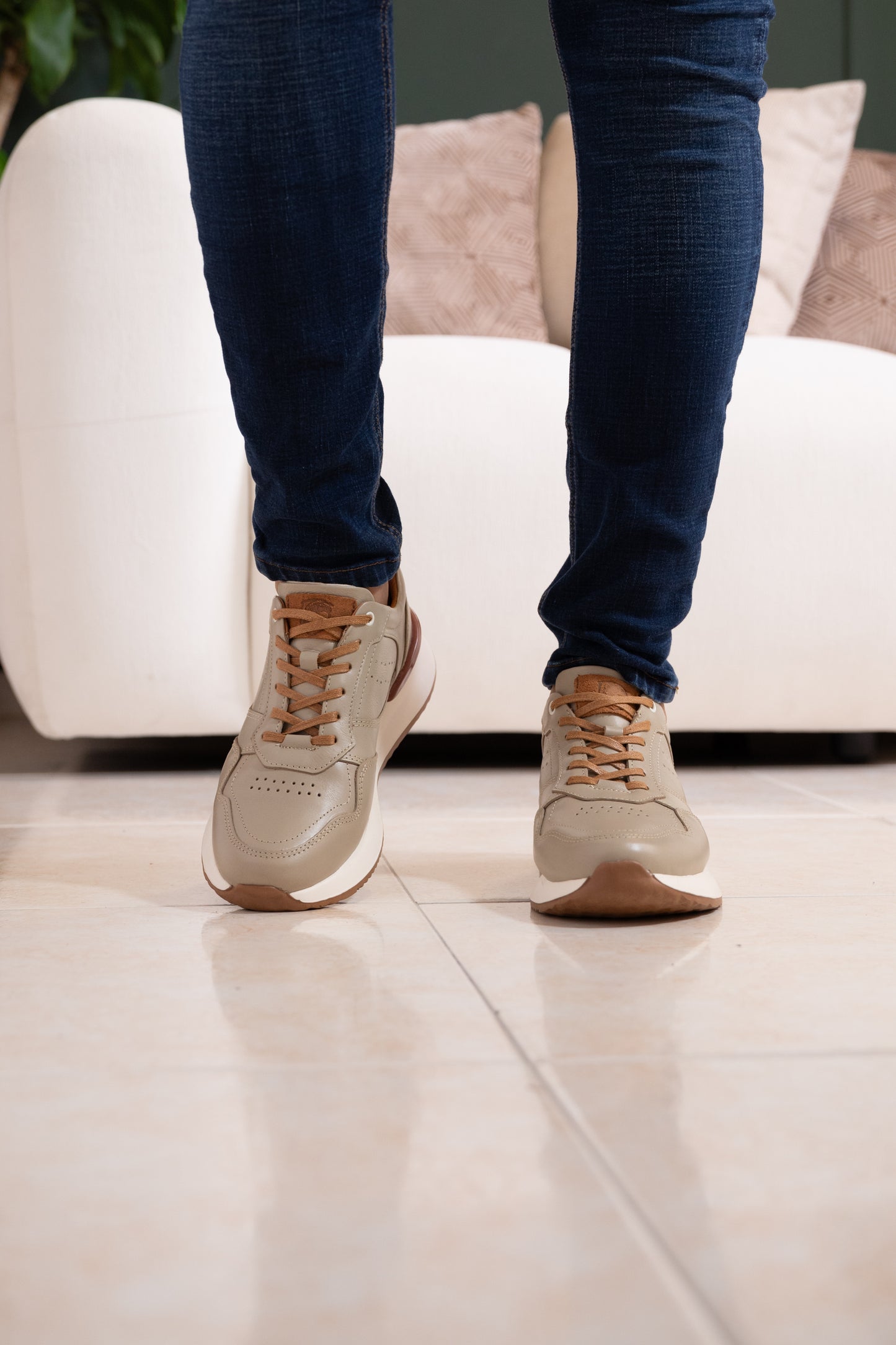 TENIS PARA HOMBRE EN CUERO BEIS X MIEL NEON REF: D 12 IBIZA