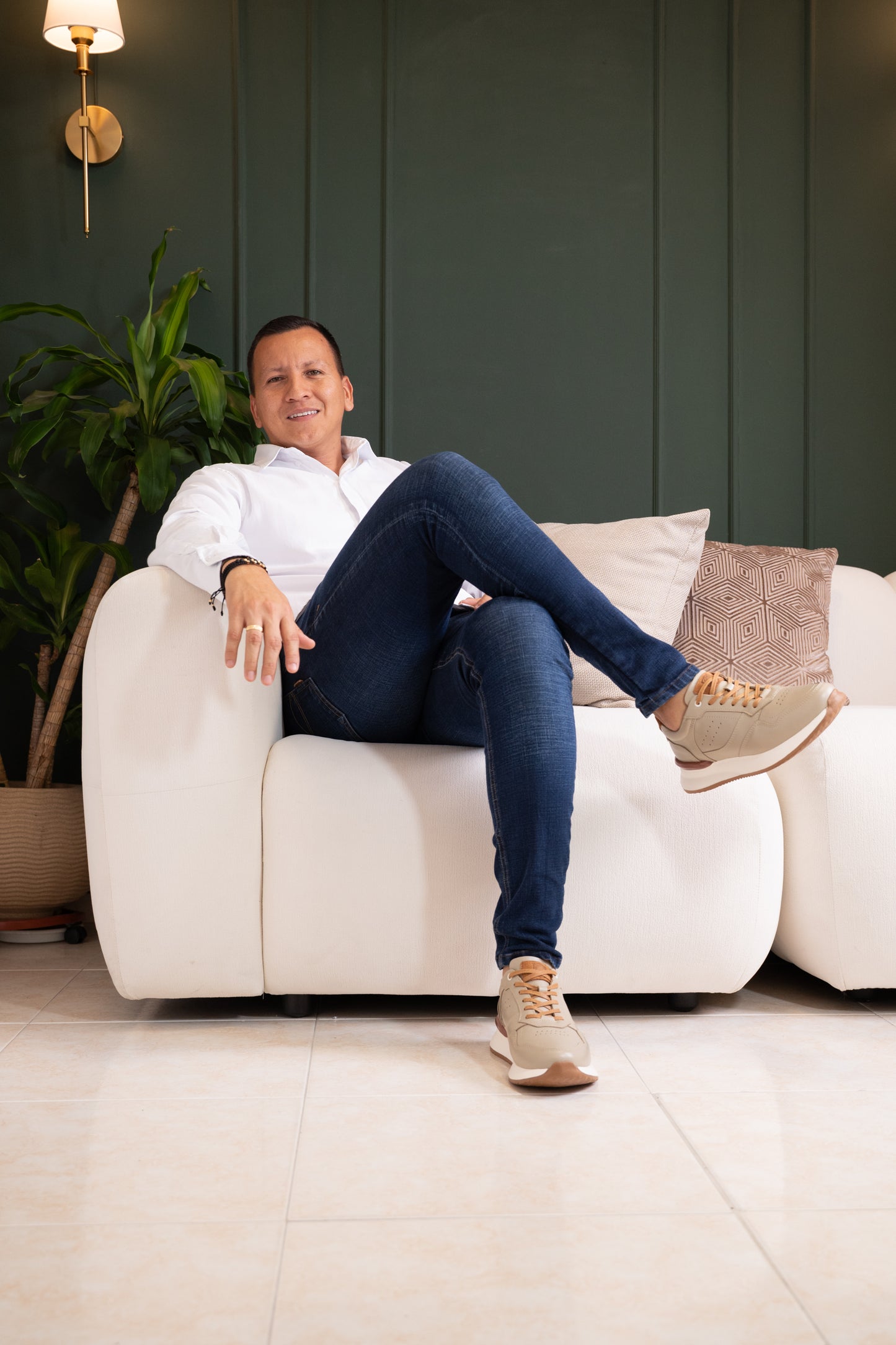 TENIS PARA HOMBRE EN CUERO BEIS X MIEL NEON REF: D 12 IBIZA